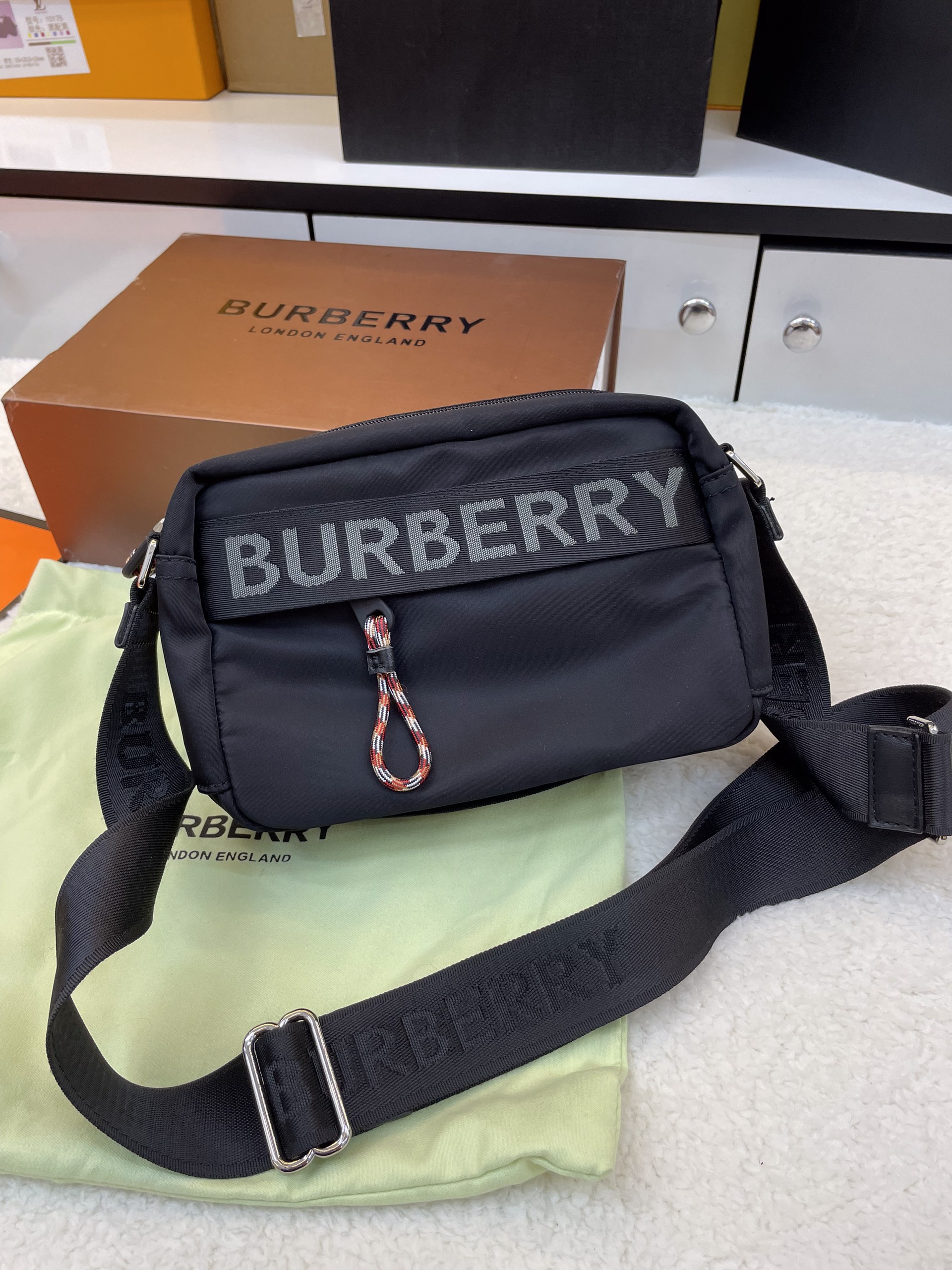 Túi Xách Burberry Super Nylon Crossbody  Bag Màu Đen Size 22cm