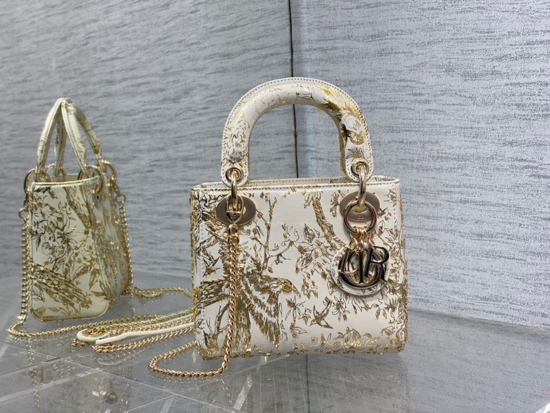 Túi Xách Dior Lady Siêu Cấp Thêu Chỉ Vàng M0505O