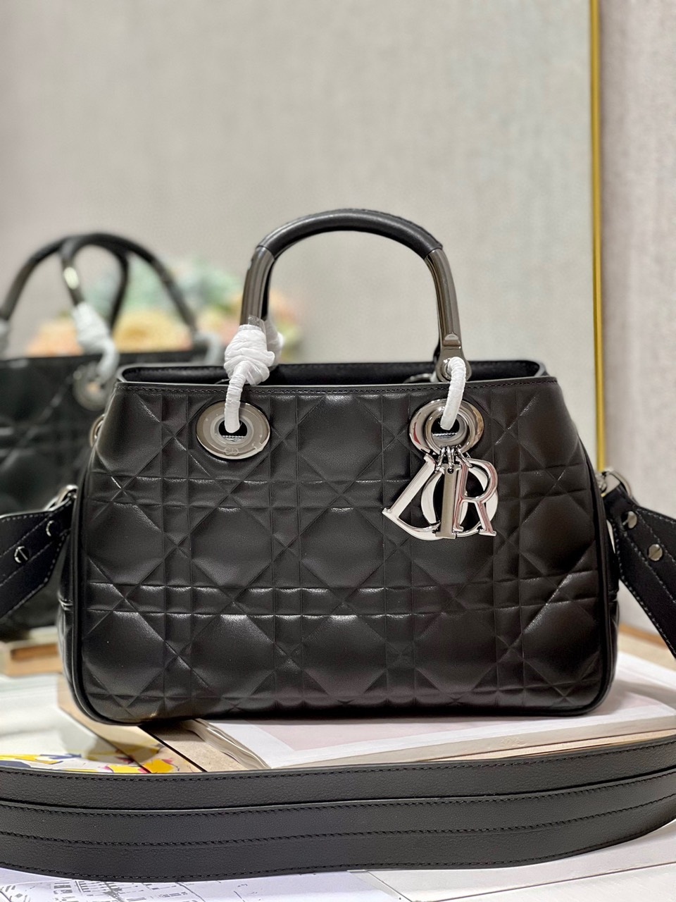 Túi Xách Dior Lady Siêu Cấp 95.22 Màu Đen Khóa Bạc Size 31×31×11cm