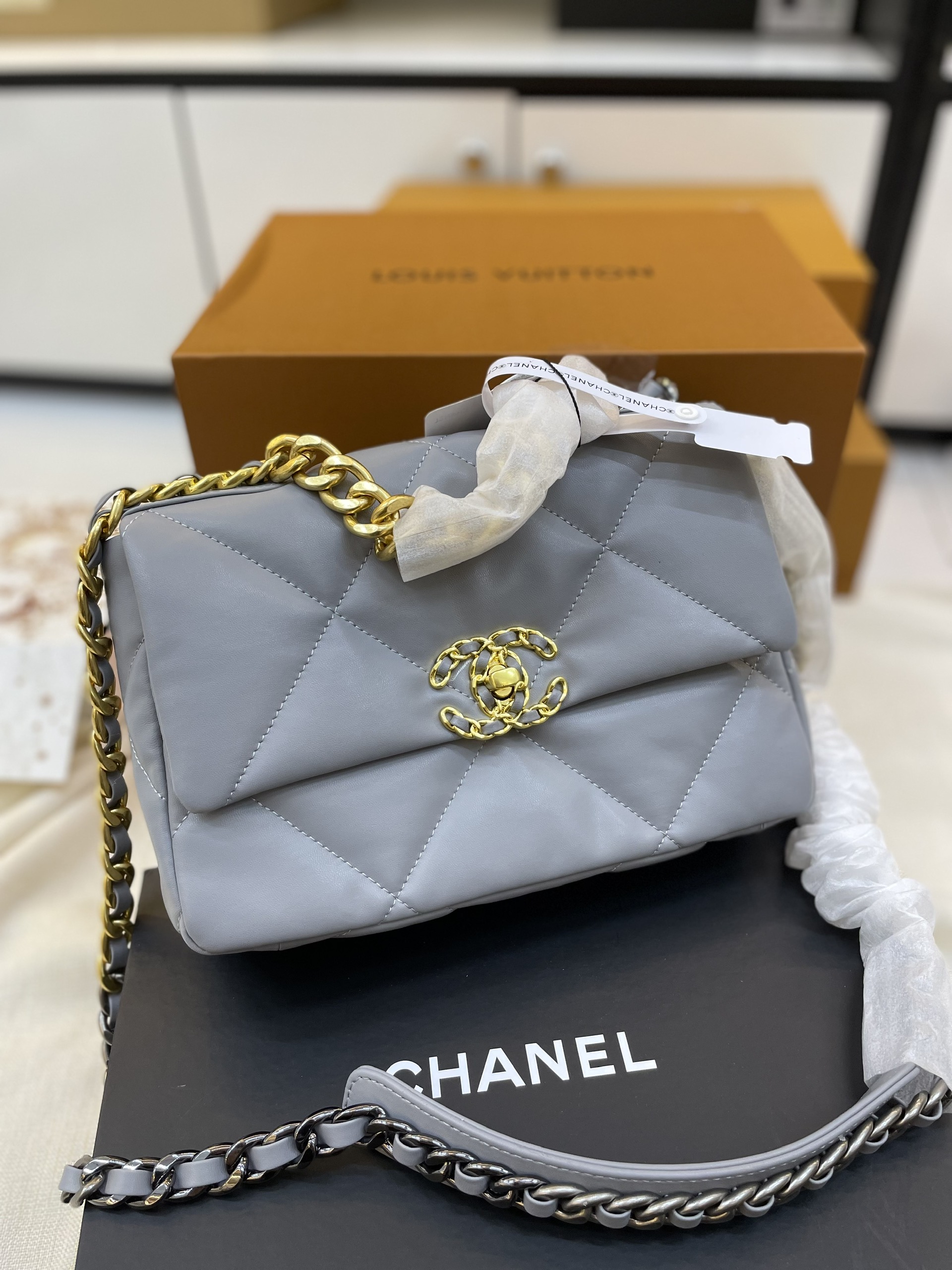 Túi Xách Chanel 19 Super Màu Xám Khóa Vàng Size 26cm