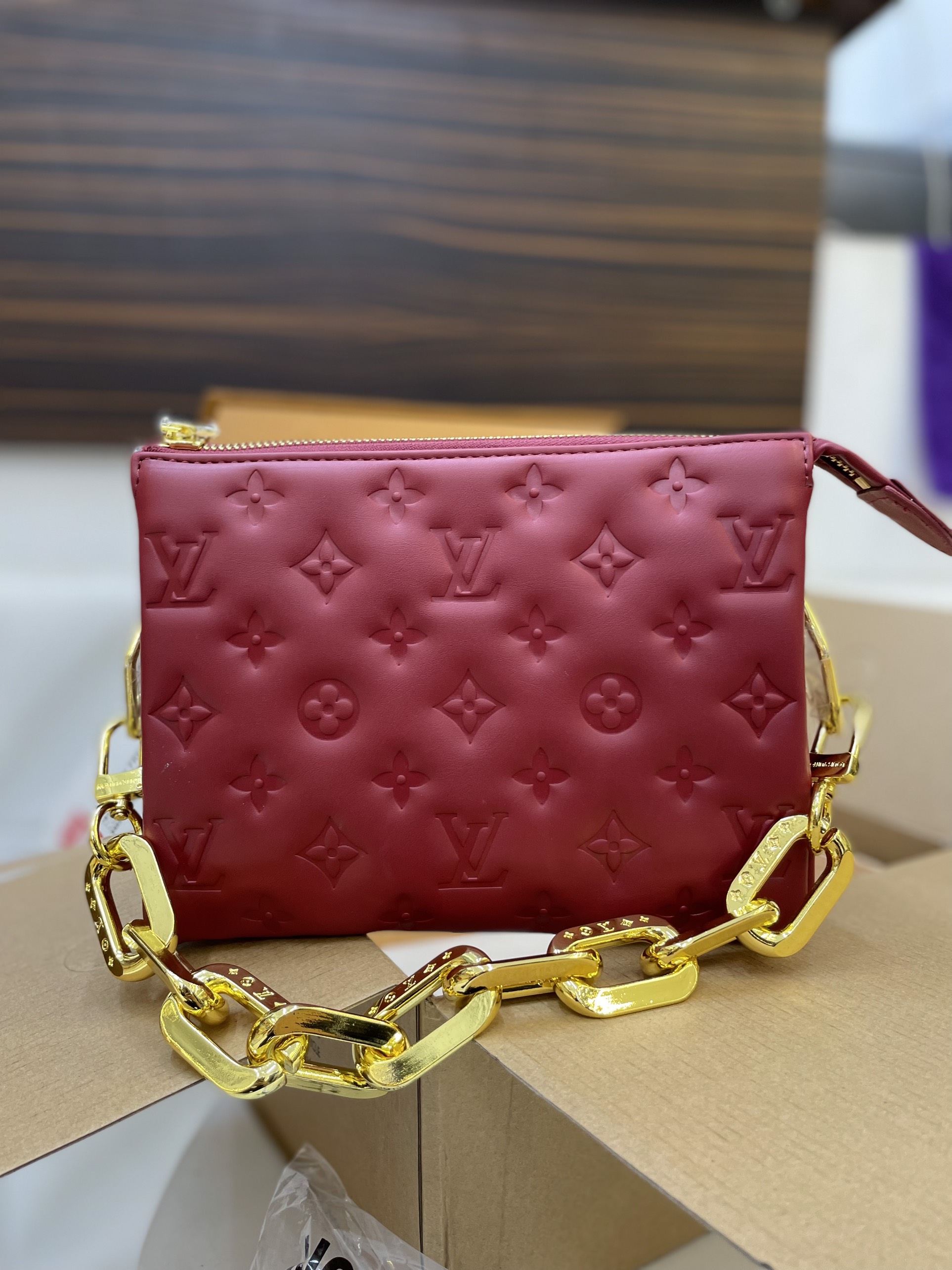 Túi Xách LV Super Coussin PM Màu Đỏ Đô Size 26 x 20 x 12 cm M59275