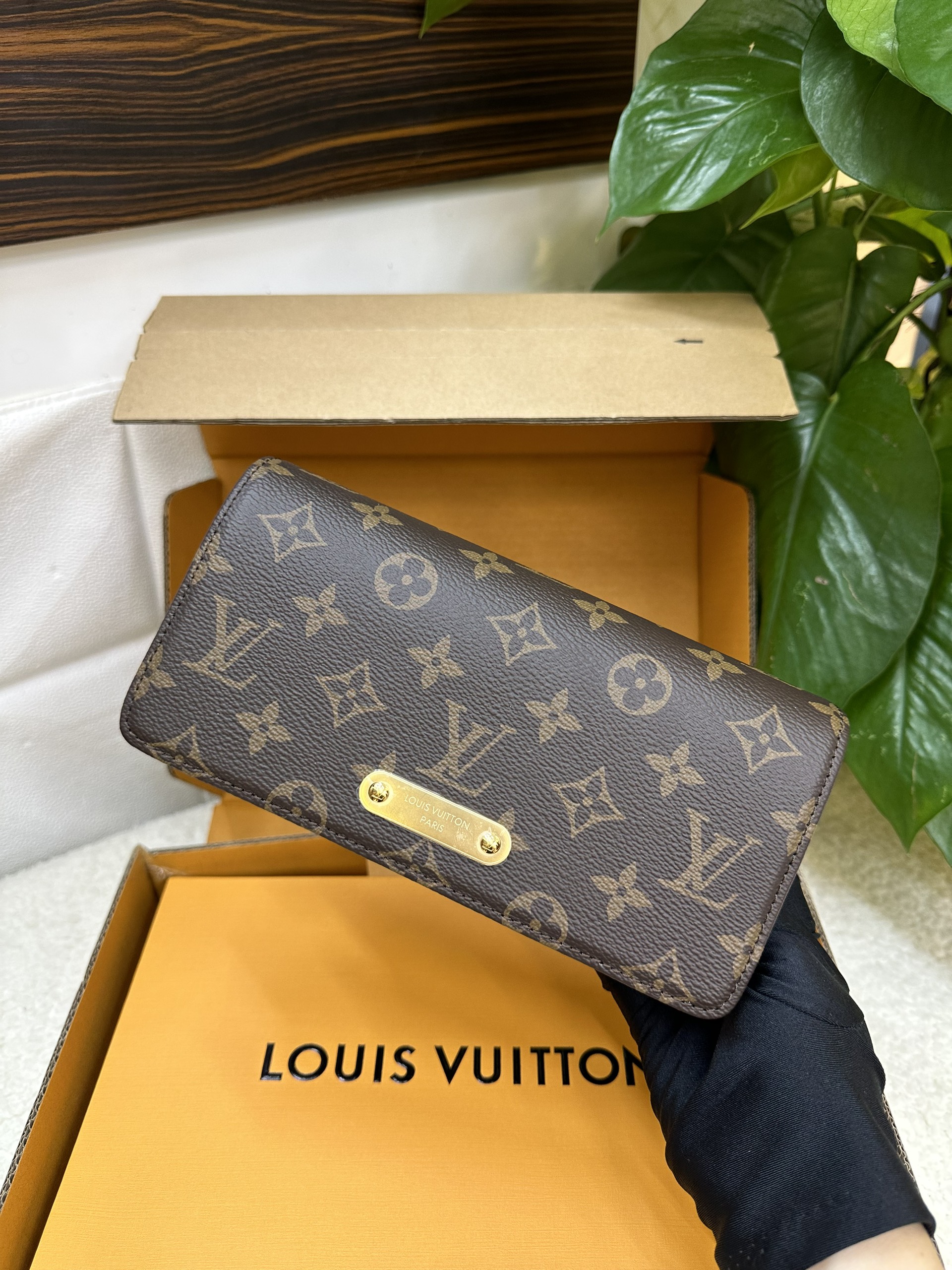 Túi LV Wallet On Chain Lily Like Auth Size 21cm M82509