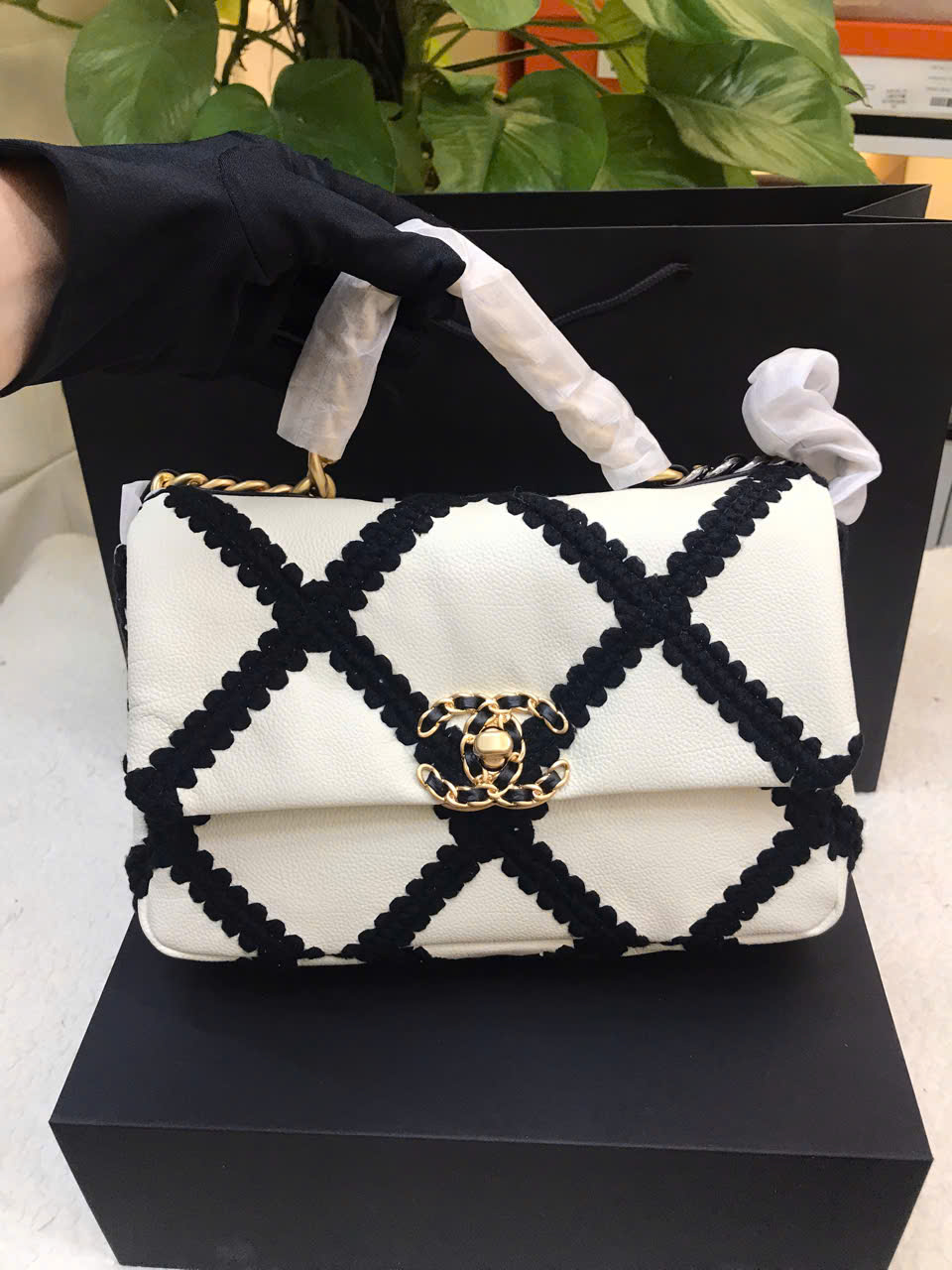 Túi Chanel White Medium 19 Crochet Calfskin Flap Vip Màu Trắng Size 26cm