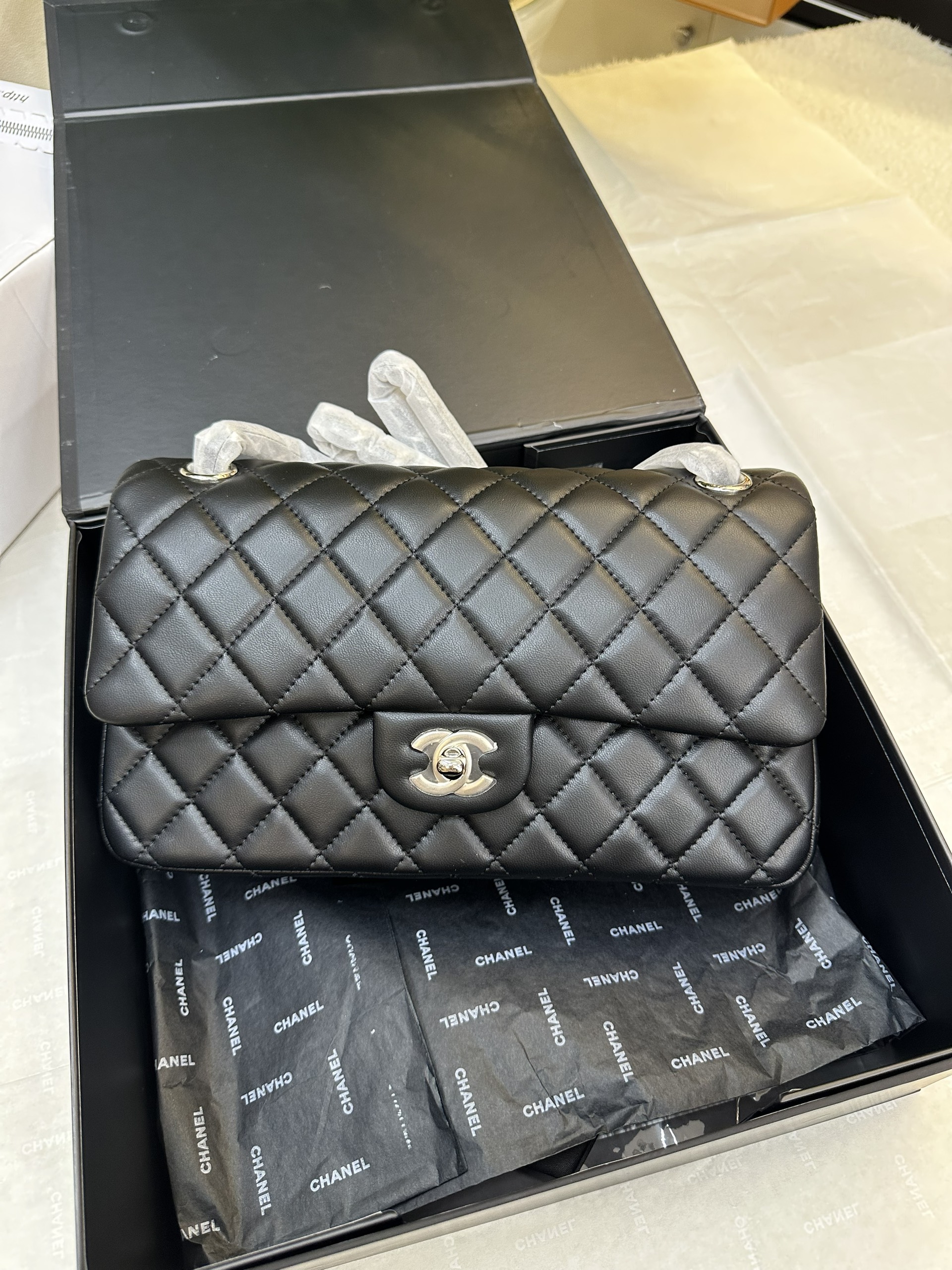 Túi Chanel Classic Super Màu Đen Logo Bạc Size 25cm