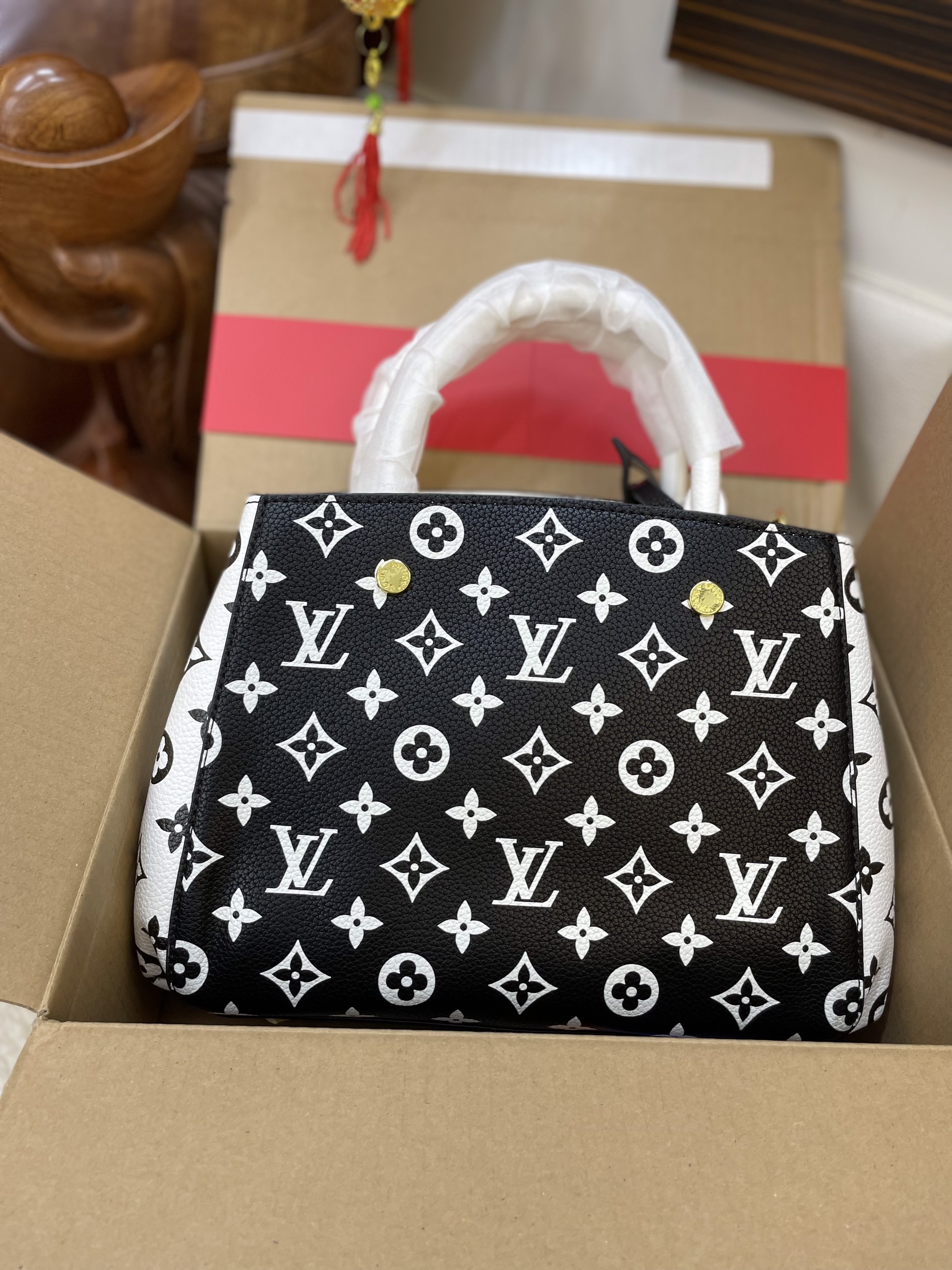 Túi Xách LV Super Louis Vuitton OnTheGo Bag Màu Đen