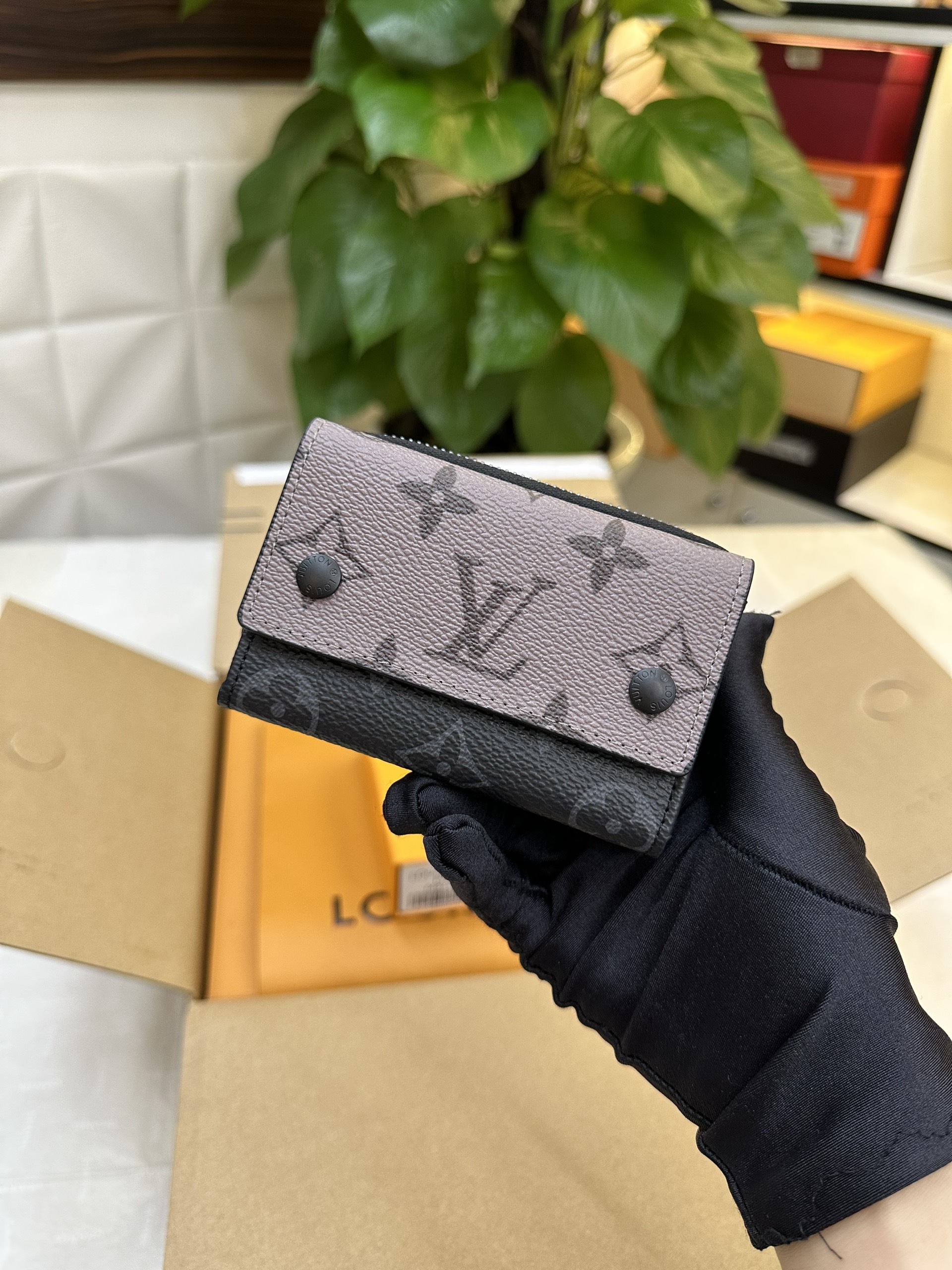 Ví LV Discovery Compact Wallet Super M45417