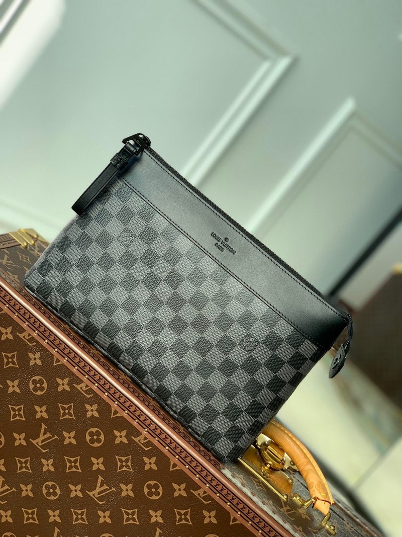 Túi LV Clutches Pochette Voyage Souple Monogram M82800 Caro Đen