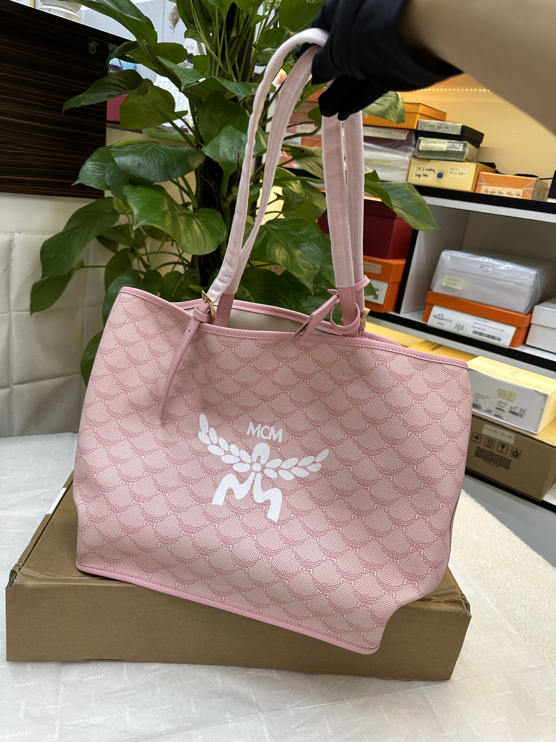 Túi MCM Himmel Shopper In Lauretos Pink Super Size 35