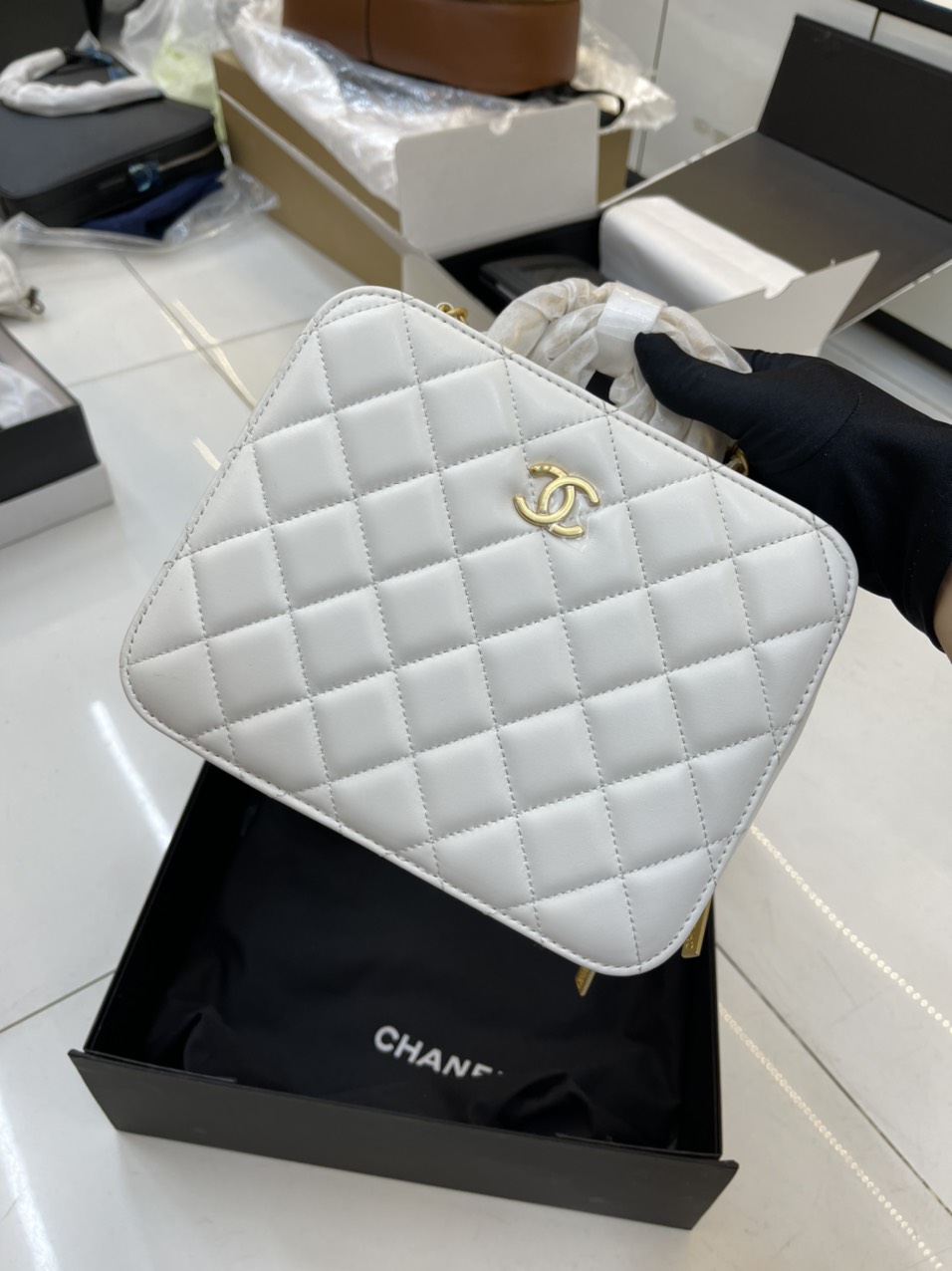 Túi Xách Chanel Siêu Cấp Màu Trắng Khóa Vàng