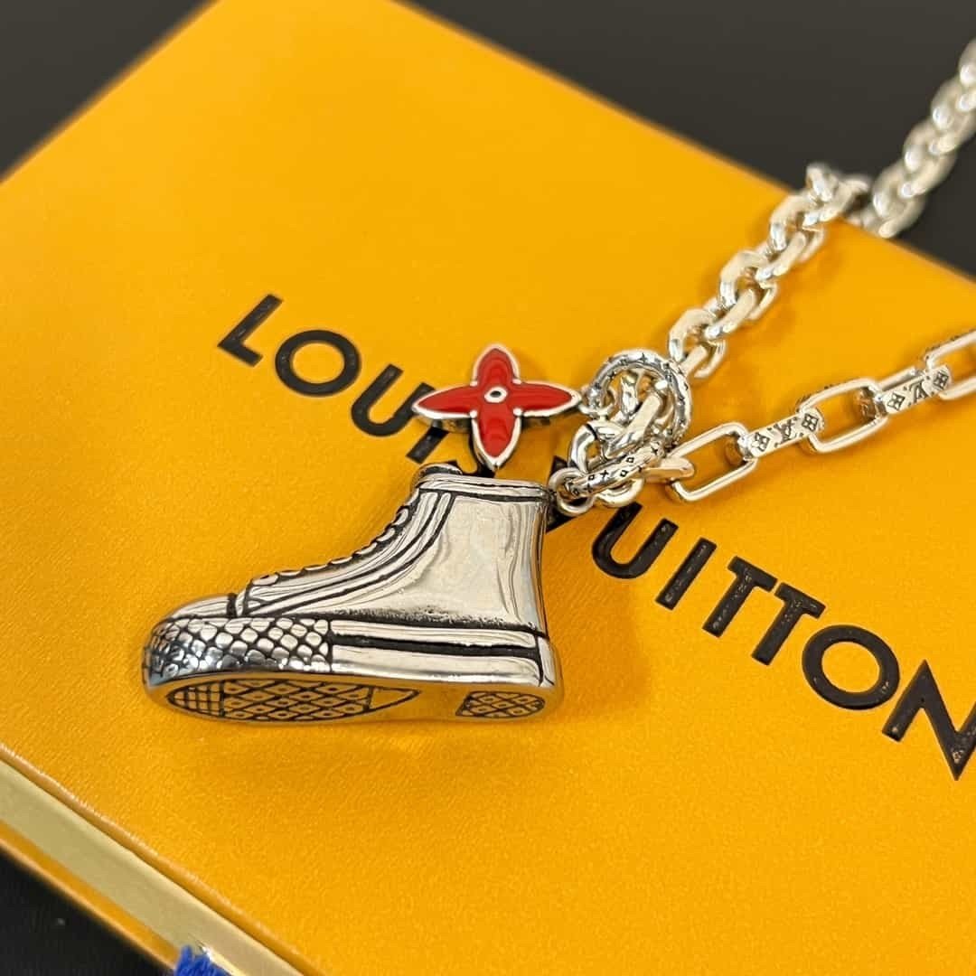 Vòng Cổ Louis Vuitton Giày Converse Siêu Cấp Màu Đỏ Full Box