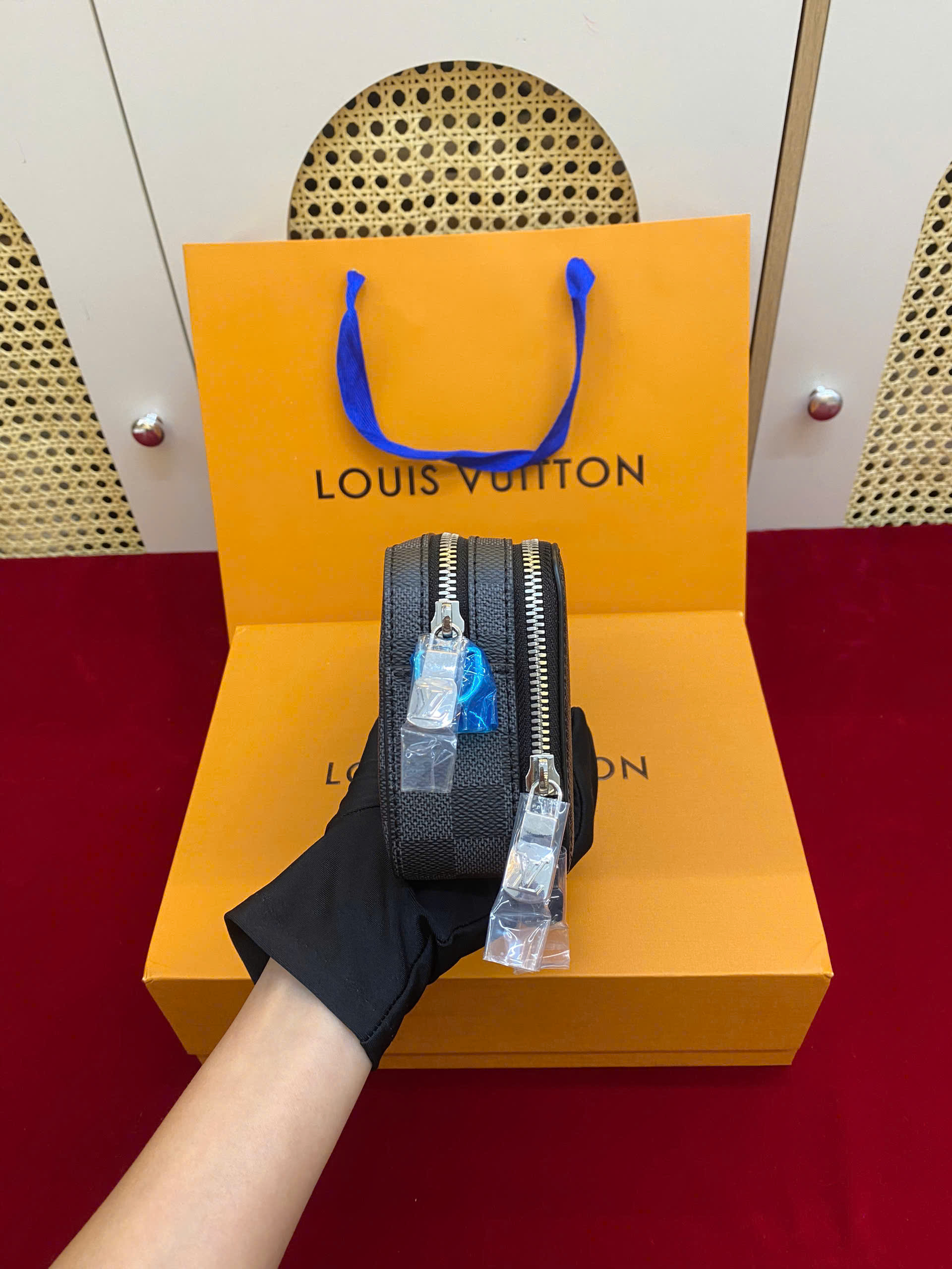 Túi LV Alpha Wearable Wallet Siêu Cấp Size 18.5cm M81260