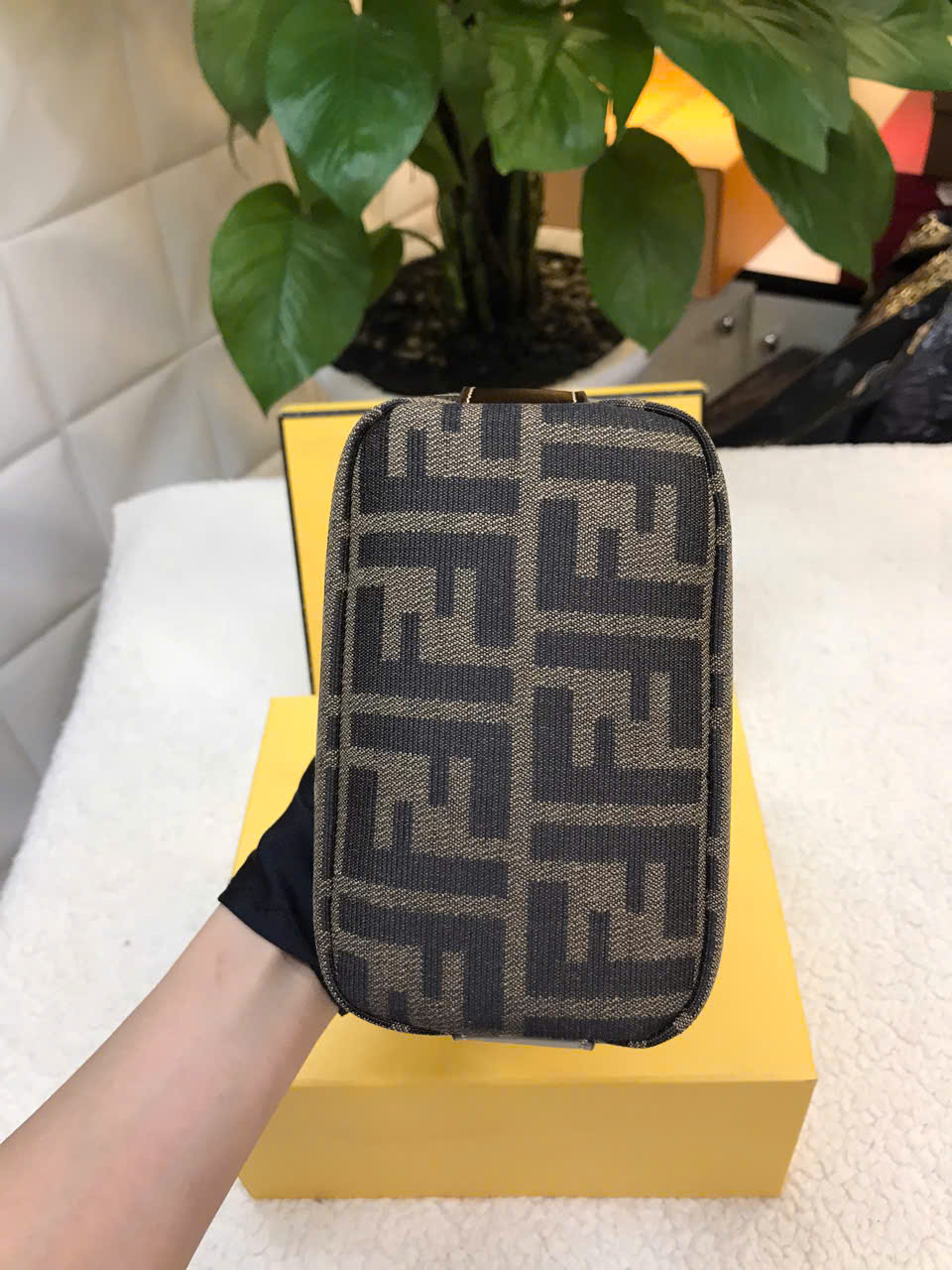 Túi Fendi Bucket Siêu Cấp Màu Nâu Size 16cm