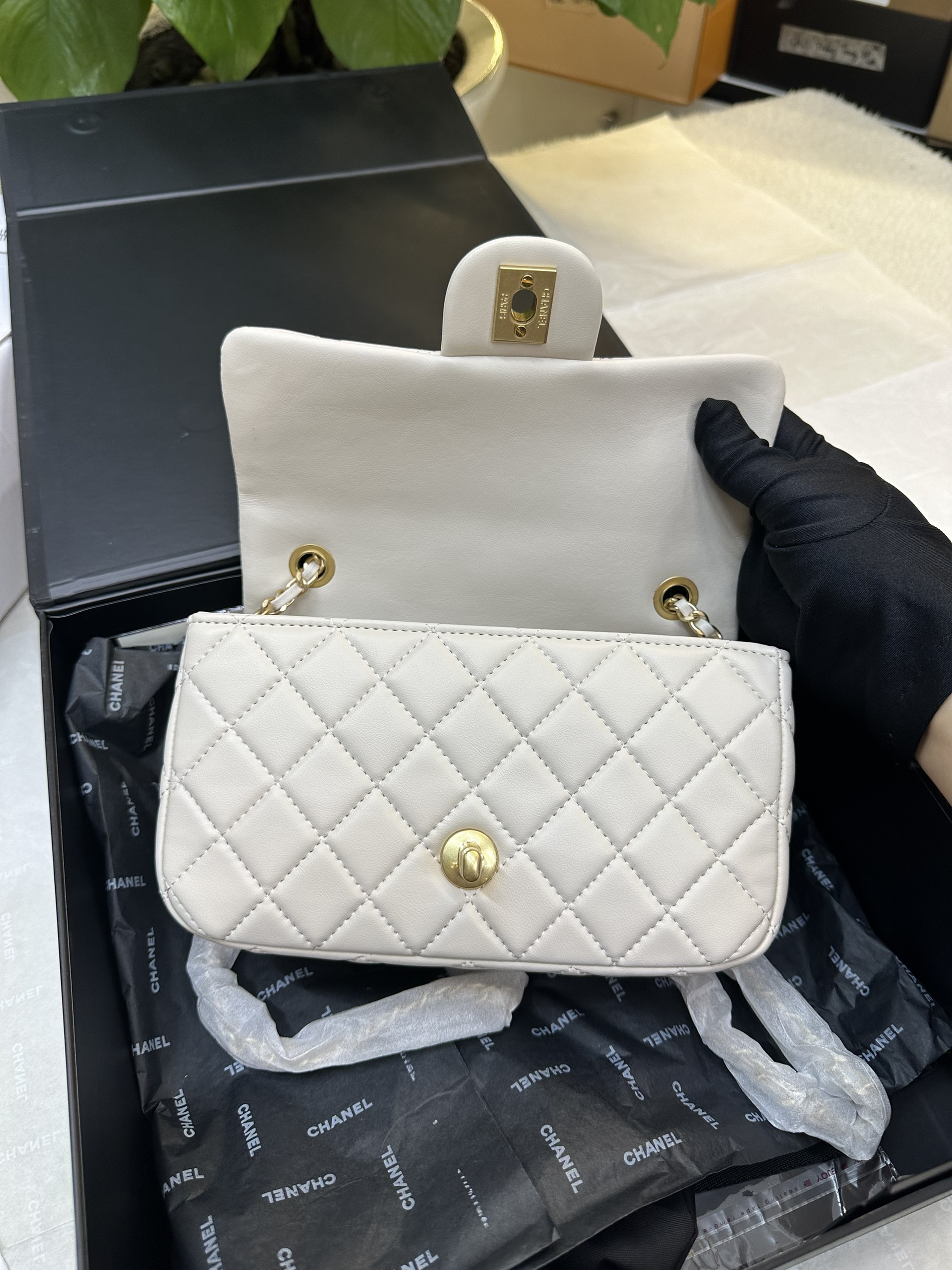 Túi Chanel Lambskin Quilted Mini CC Pearl Crush Super Màu Trắng Size 20cm