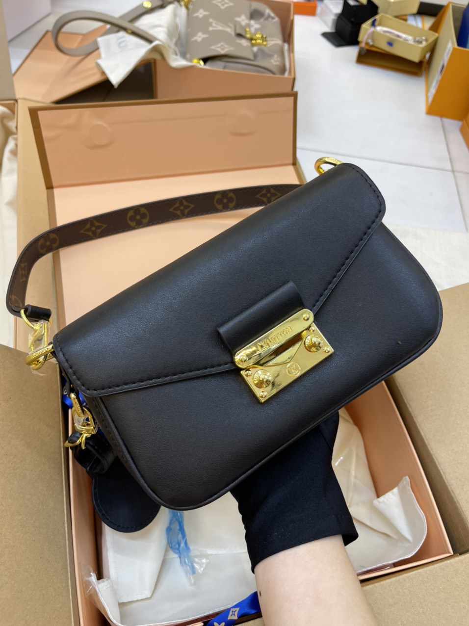 Túi xách LV Super  SWING BAG Size 23cm