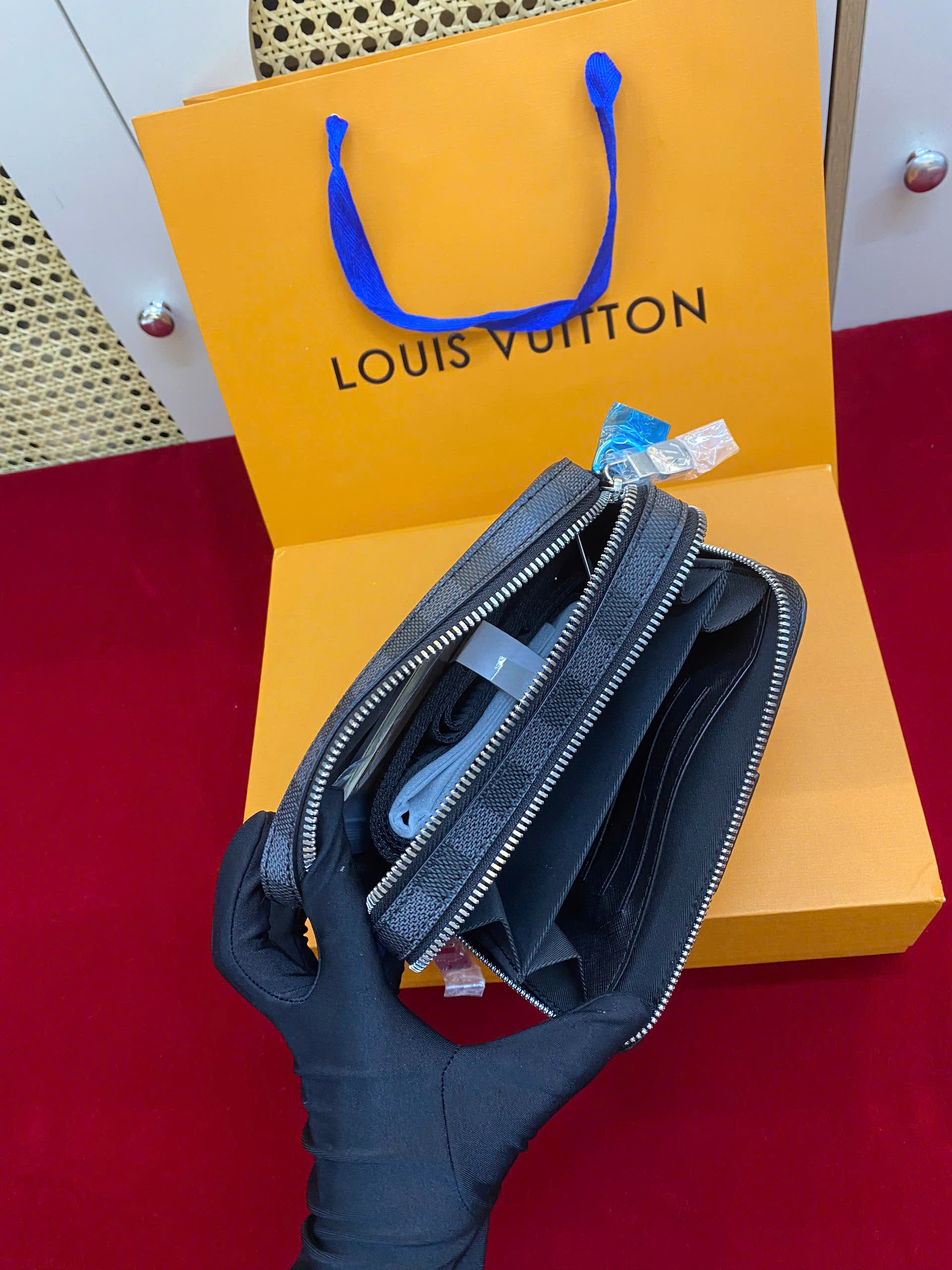 Túi LV Alpha Wearable Wallet Siêu Cấp Size 18.5cm M81260