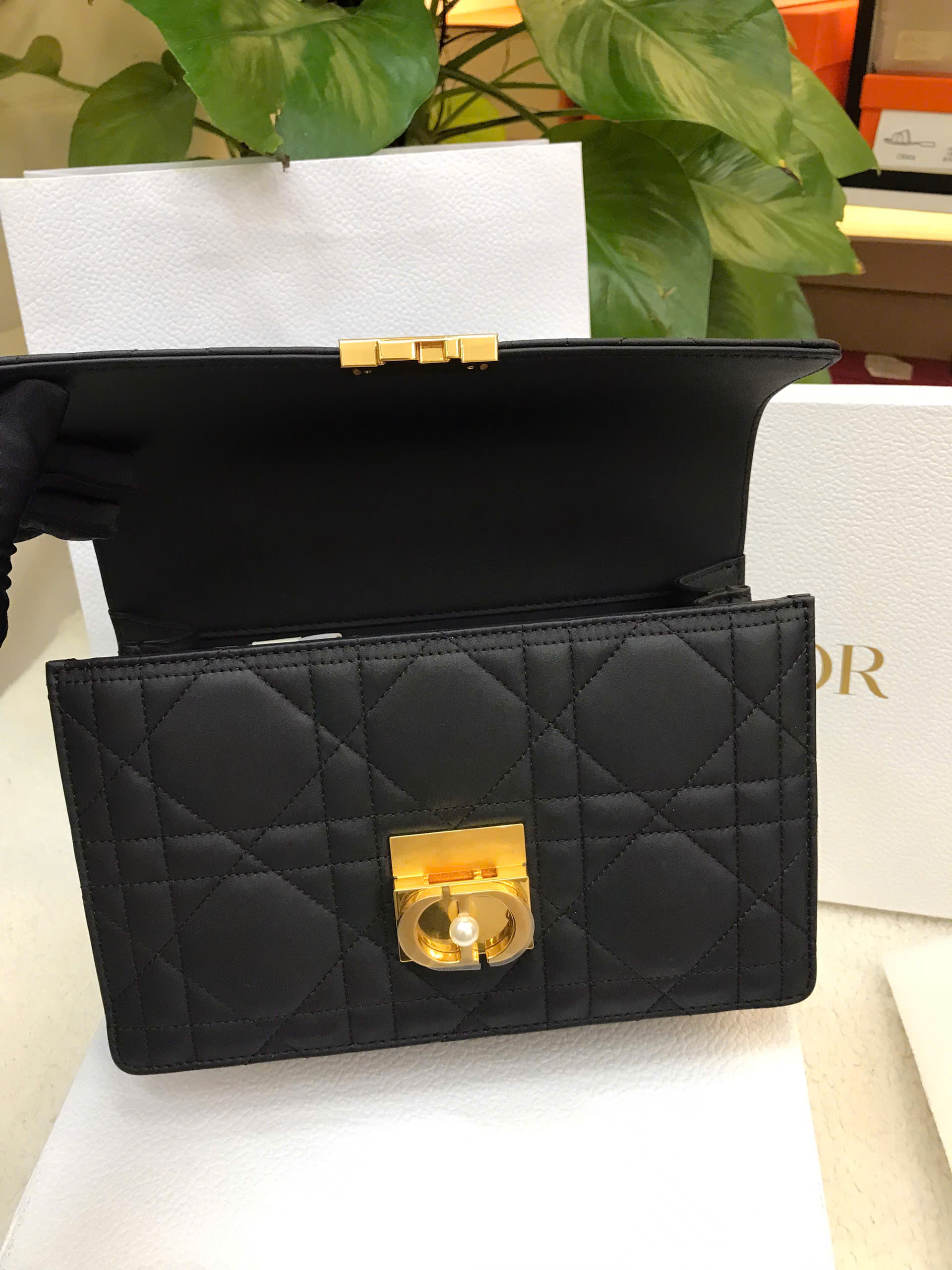 Túi Medium Dior Ange Bag Trench Blacjk Macrocannage Lambskin Vip Màu Đen Size 26cm