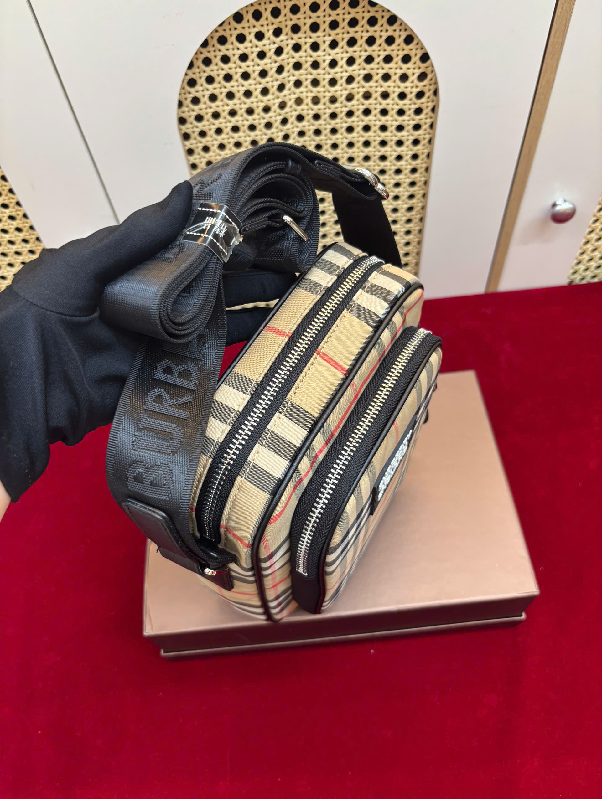 Túi Burberry Vintage Check Crossbody Bag Super Size 22cm