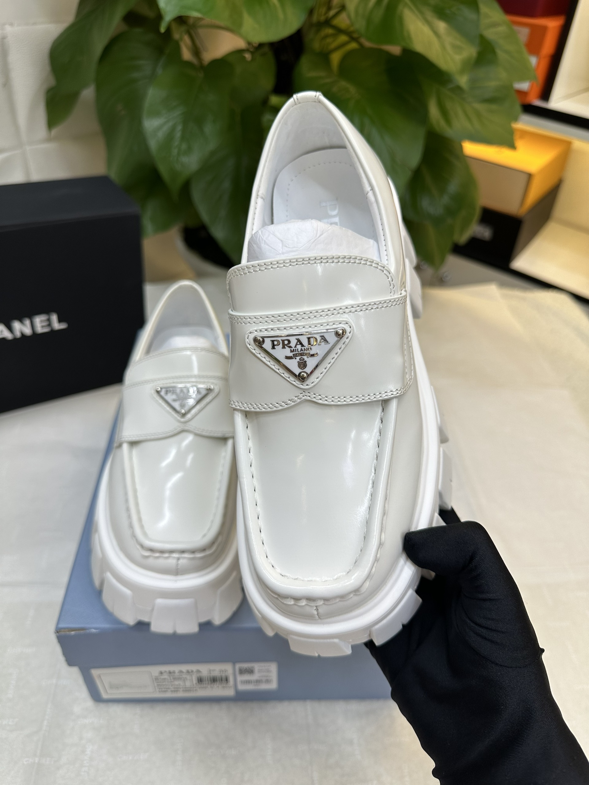 Giày Prada Brushed Leather Monolith Loafers White Siêu Cấp Size 35