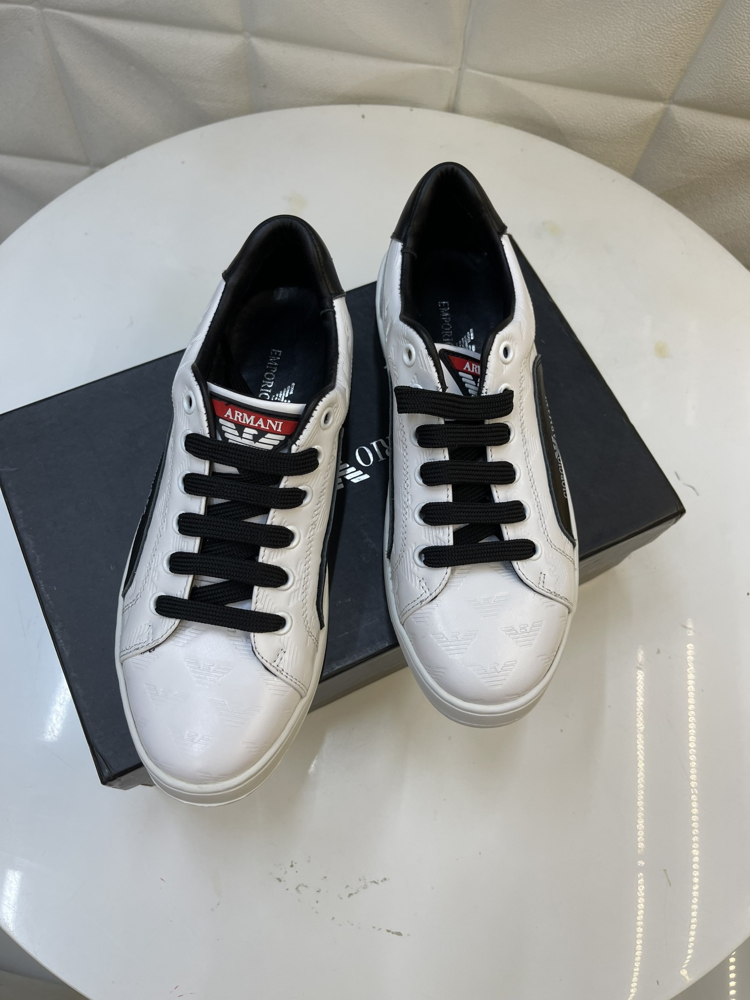 Giày Sneaker Hàng Quảng Châu Cao Cấp Màu Trắng Dây Đen Size 39