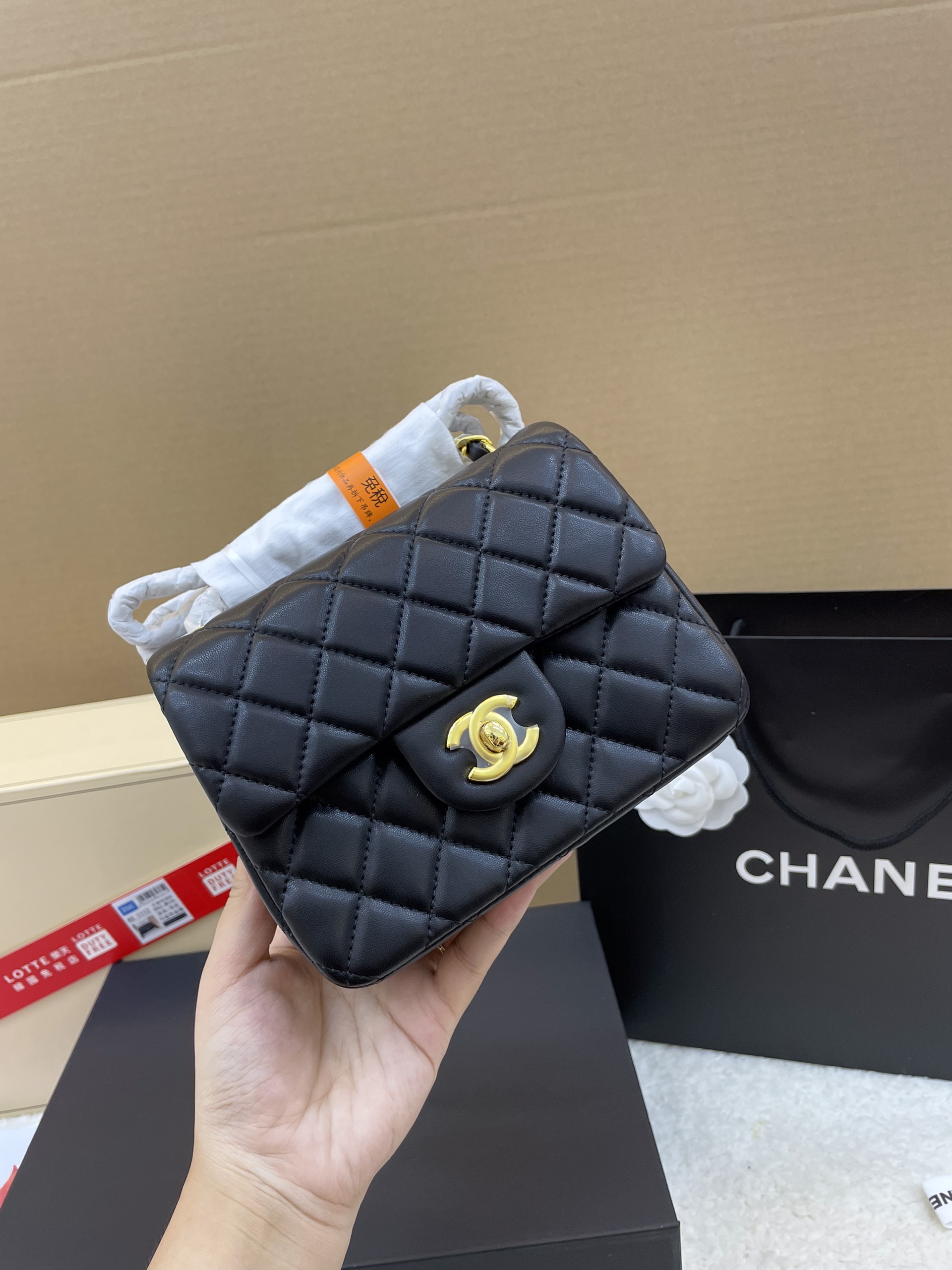 Túi Xách Chanel Classic Da lì Màu Đen Size 18cm Full Box