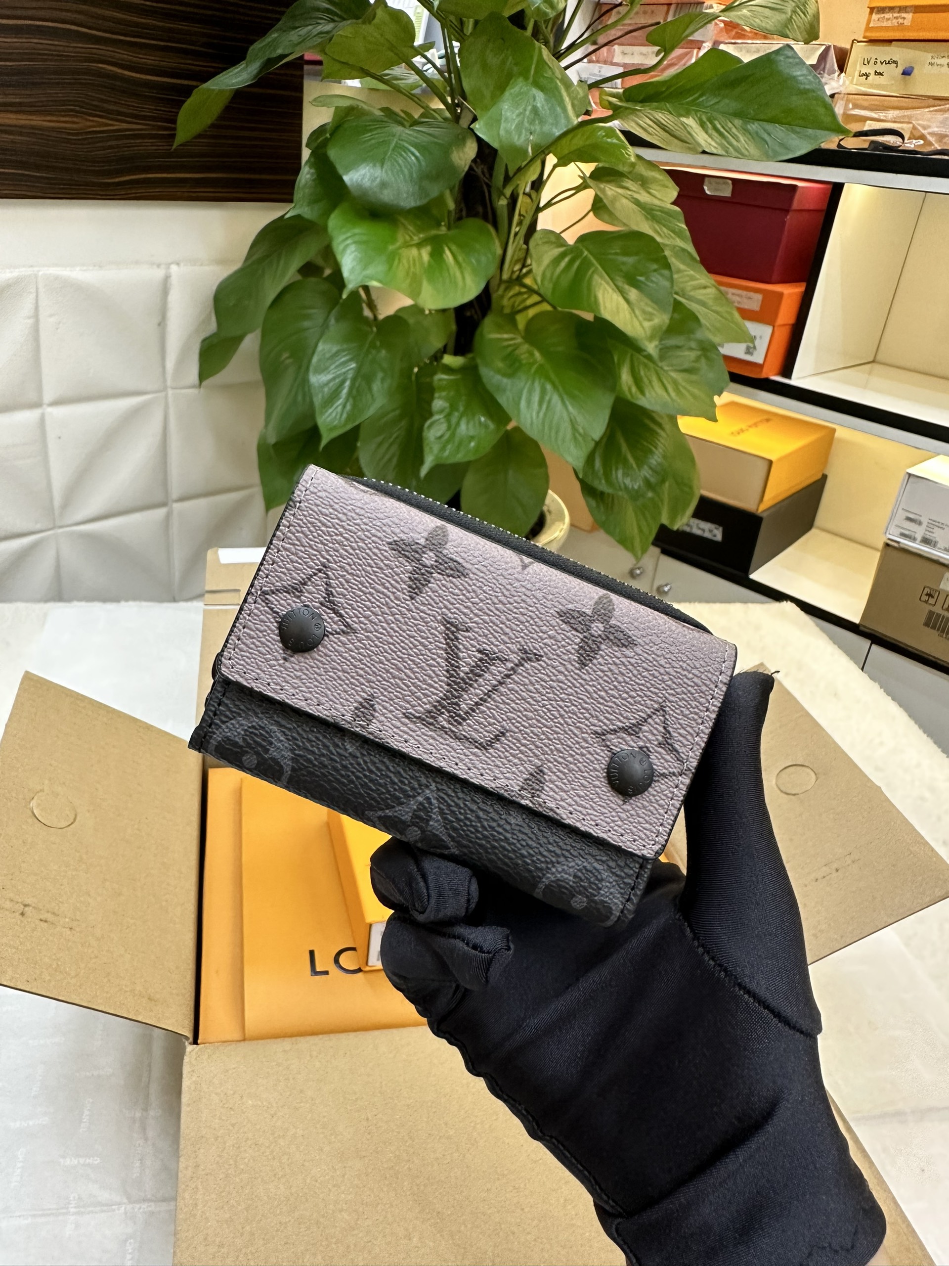 Ví LV Discovery Compact Wallet Super M45417