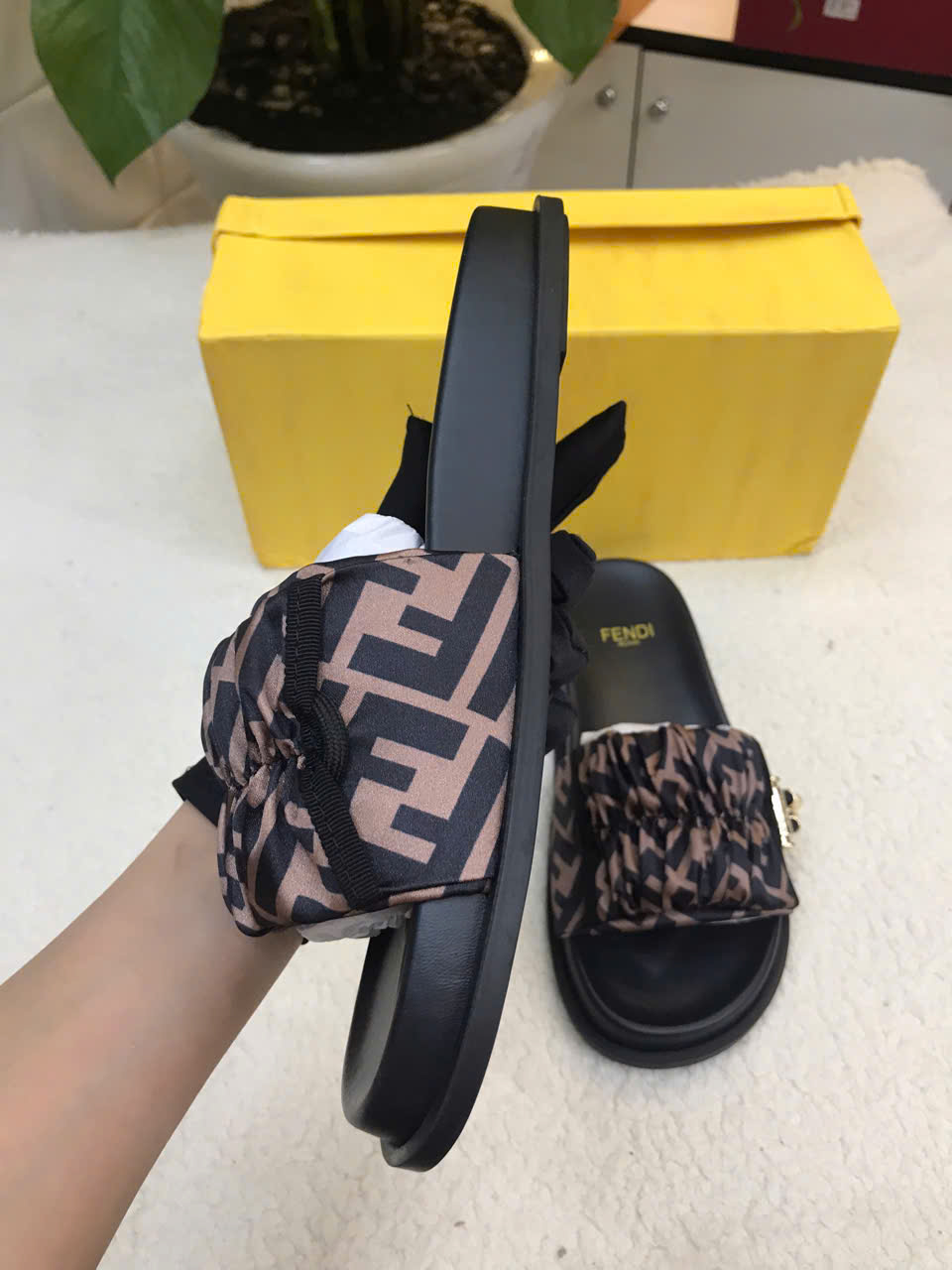 Giày/Dép Fendi Feel Brown Satin Slides Siêu Cấp Size 35