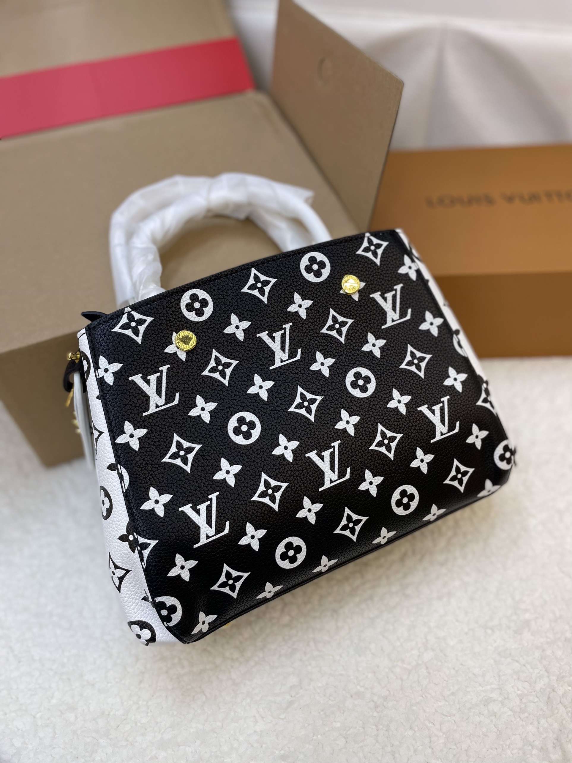 Túi Xách LV Super Louis Vuitton OnTheGo Bag Màu Đen