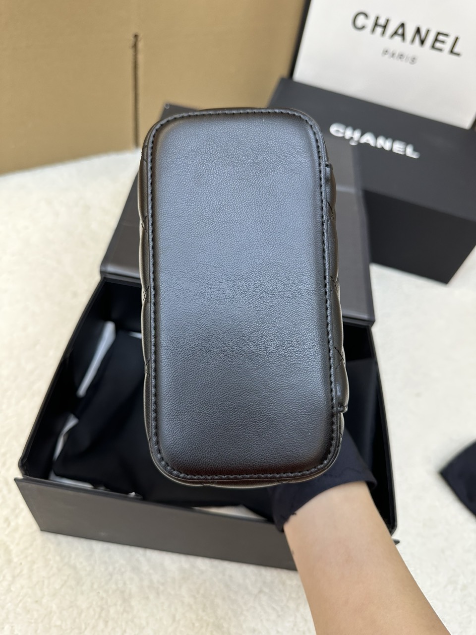 Túi đeo vai Chanel Vanity Case Matelasse Da cừu AP2199