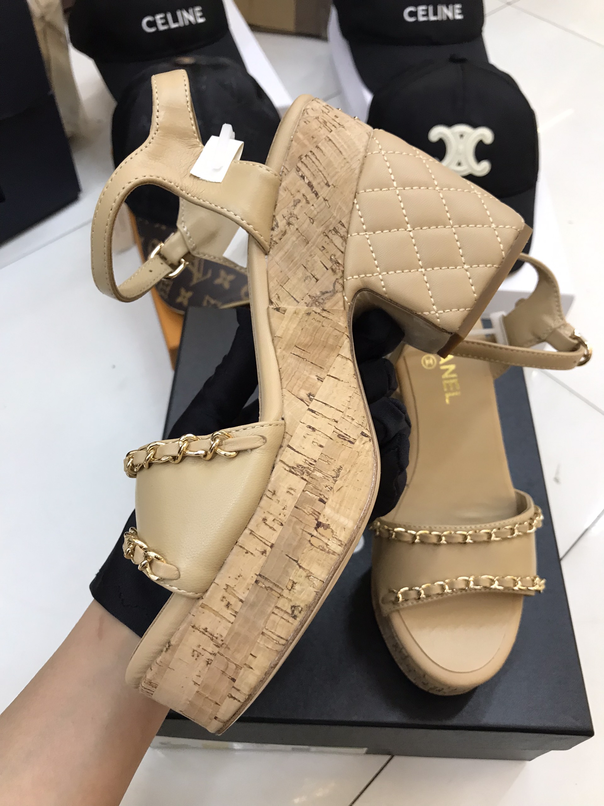 Giày Chanel Beige Interwoven Chain Detail Diamond Quilted Wedges Siêu Cấp Size 36