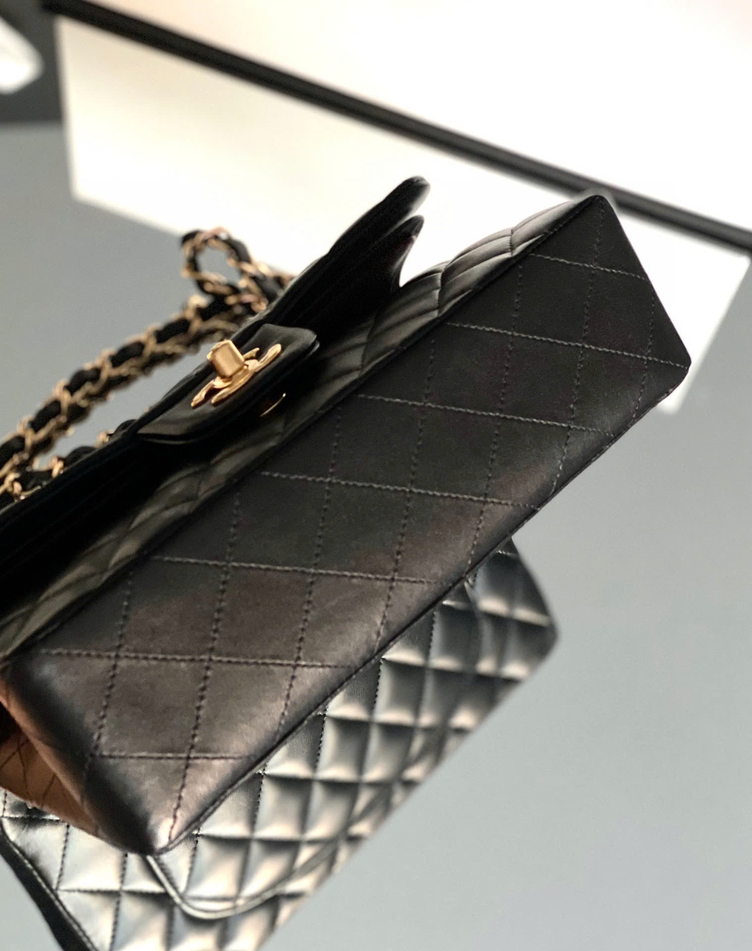 Túi Chanel Classic Flap Vip Da Lì Màu Đen Khóa Vàng Size 23cm