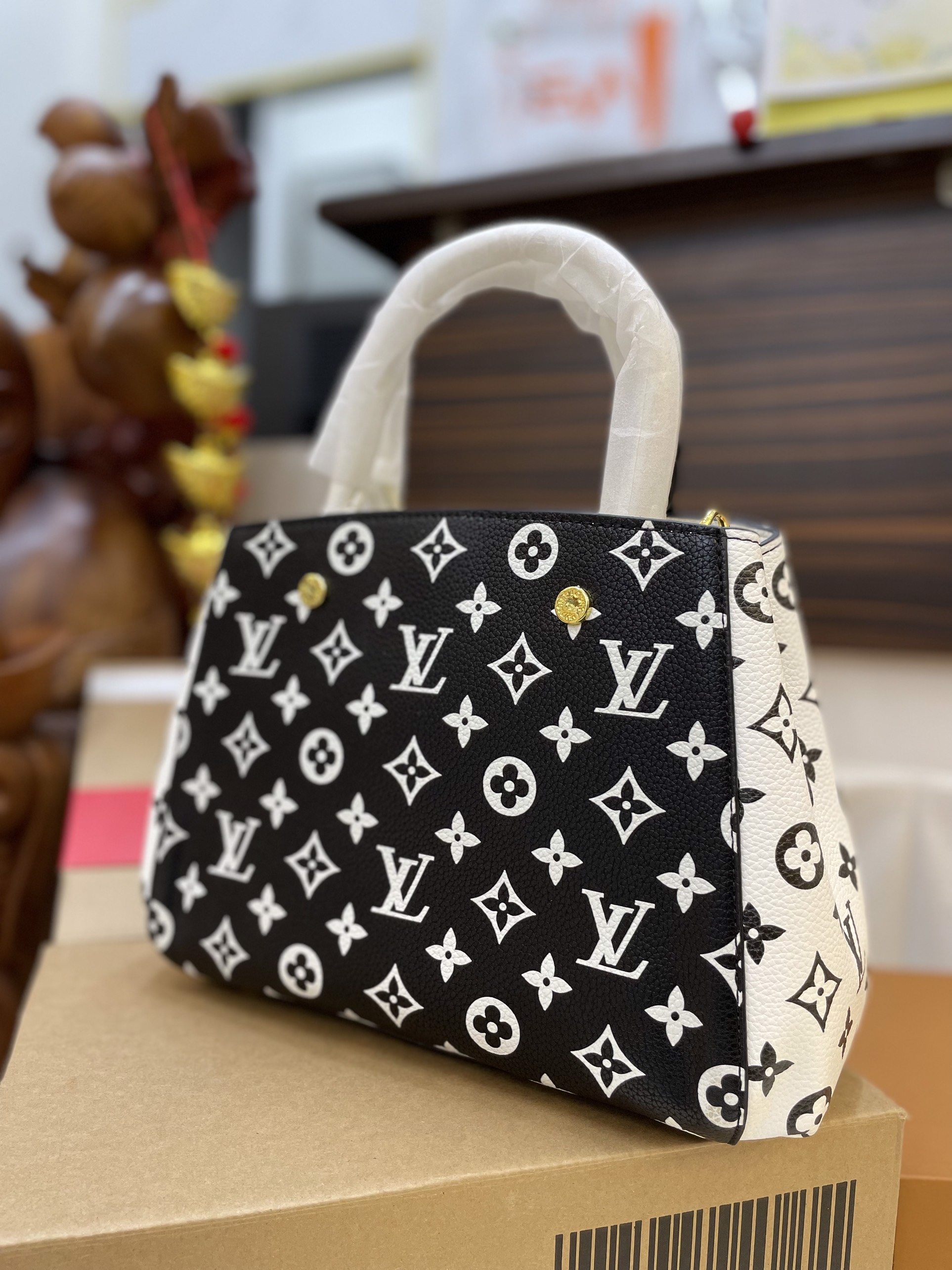 Túi Xách LV Super Louis Vuitton OnTheGo Bag Màu Đen