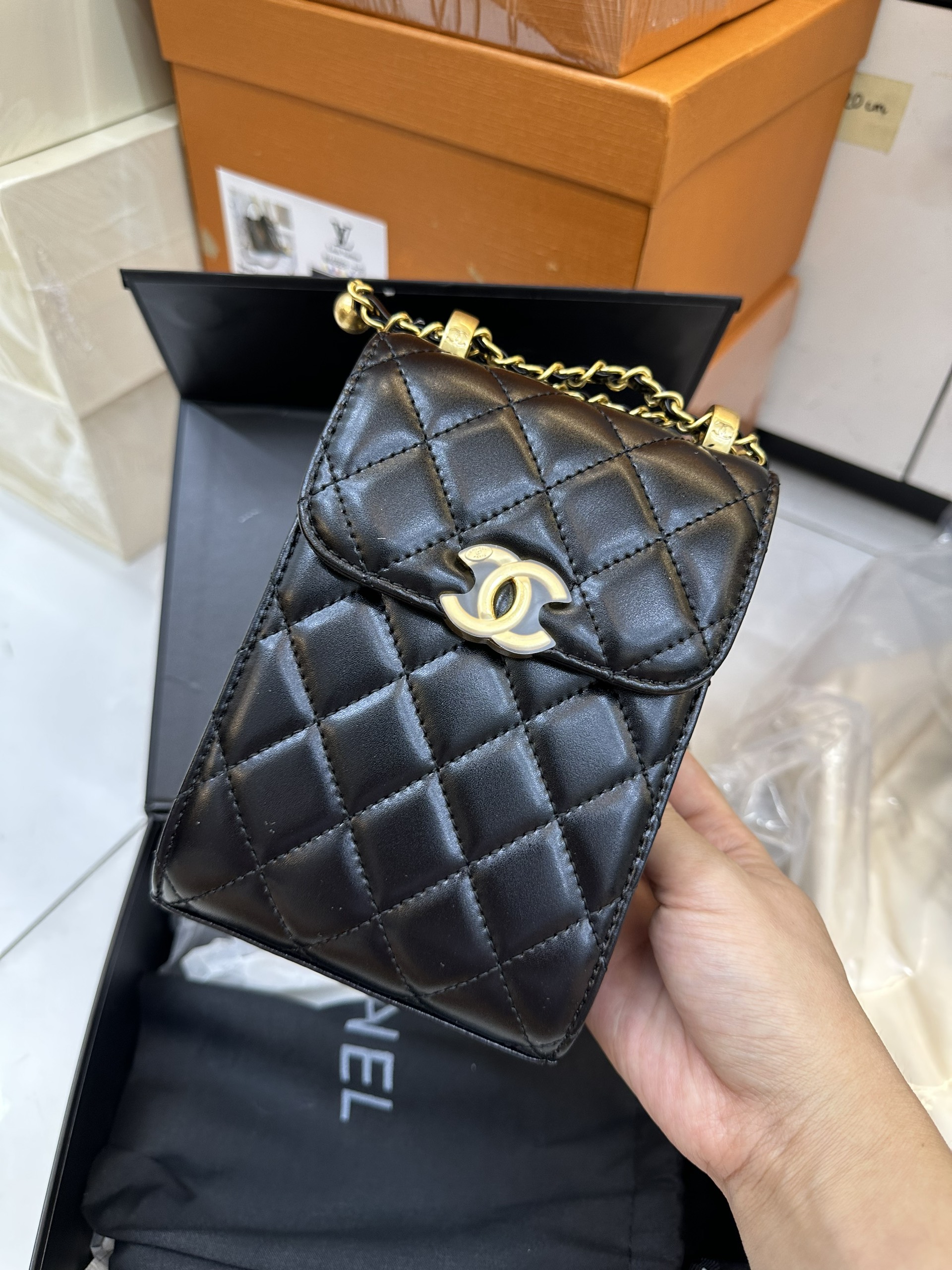 Túi Chanel Trendy CC Lambskin Quilted Phone Holder Super Màu Đen