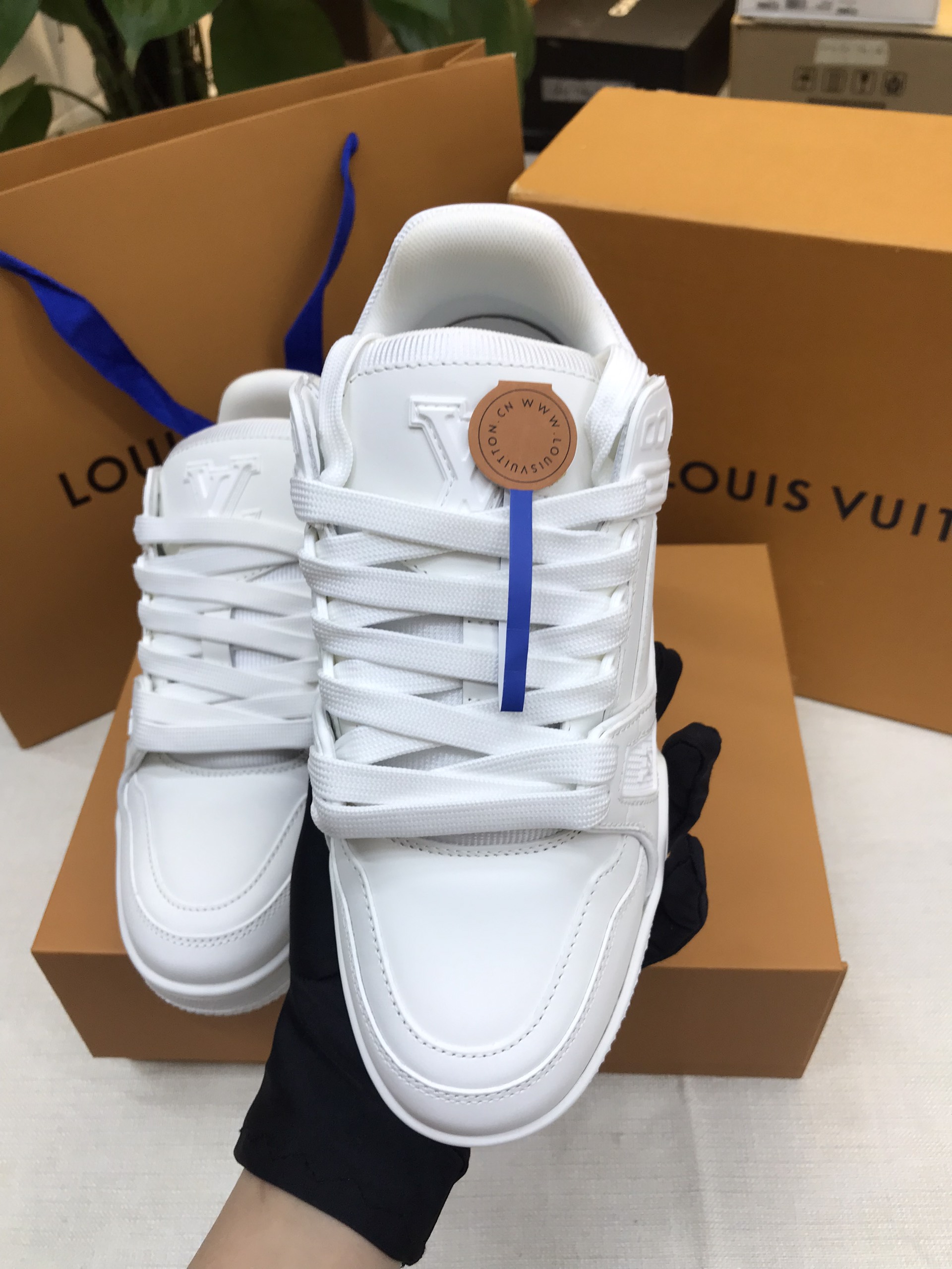 Giày LV Trainer Sneaker VIP Màu Trắng Size 37 1A9G55