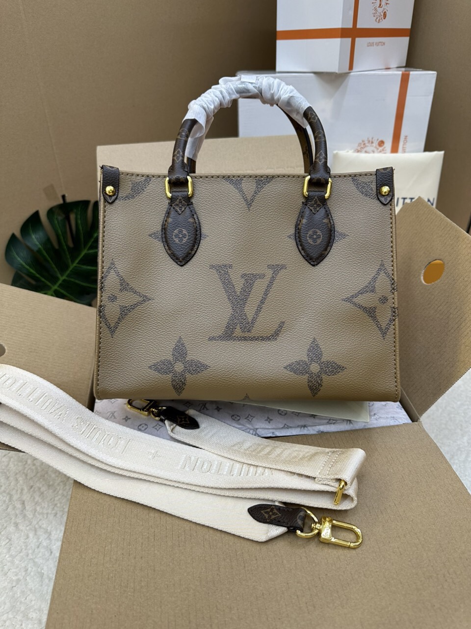 Túi Xách LV OnTheGo PM Màu Nâu Size 25cm M46373