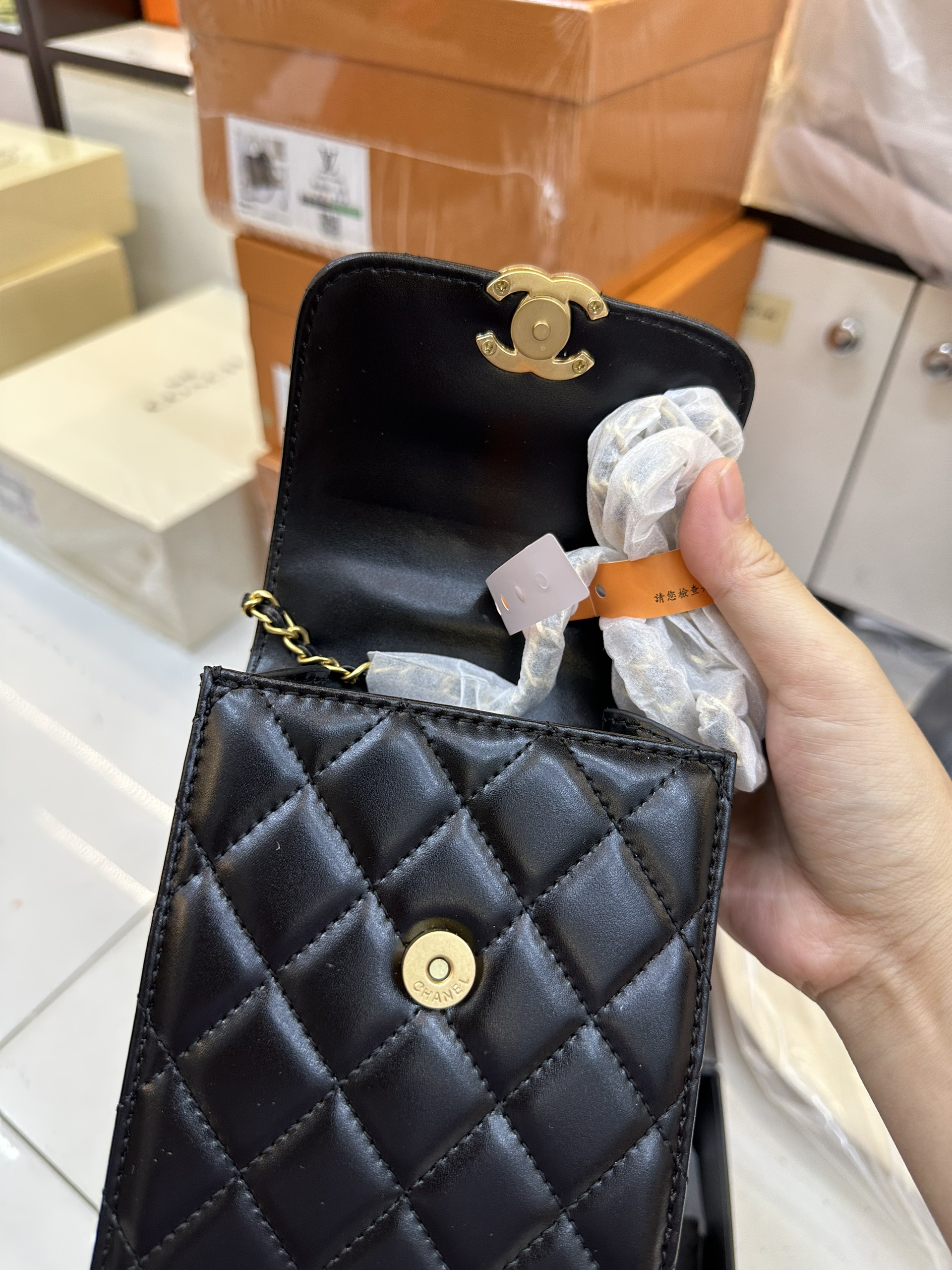 Túi Chanel Trendy CC Lambskin Quilted Phone Holder Super Màu Đen