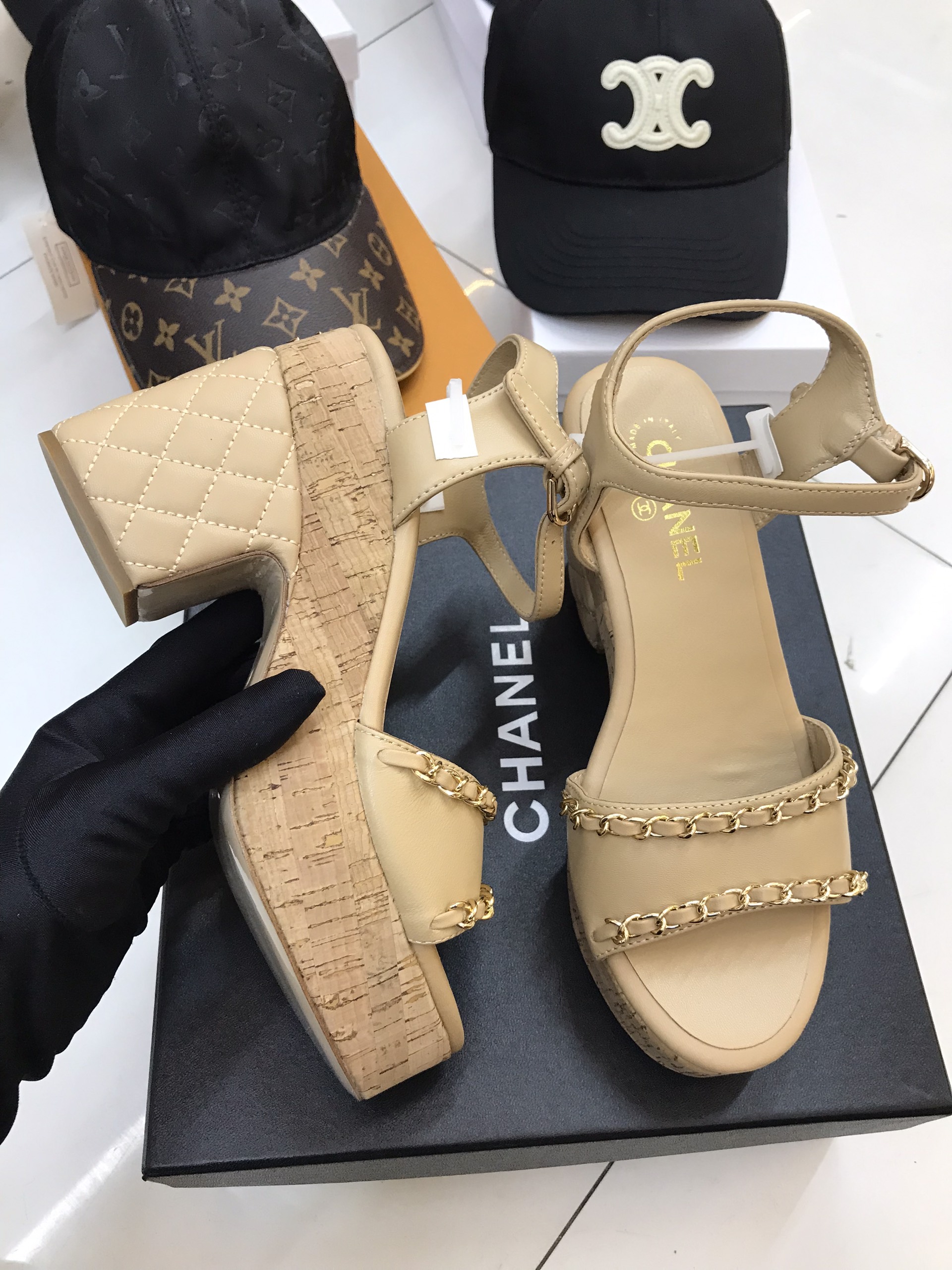 Giày Chanel Beige Interwoven Chain Detail Diamond Quilted Wedges Siêu Cấp Size 36