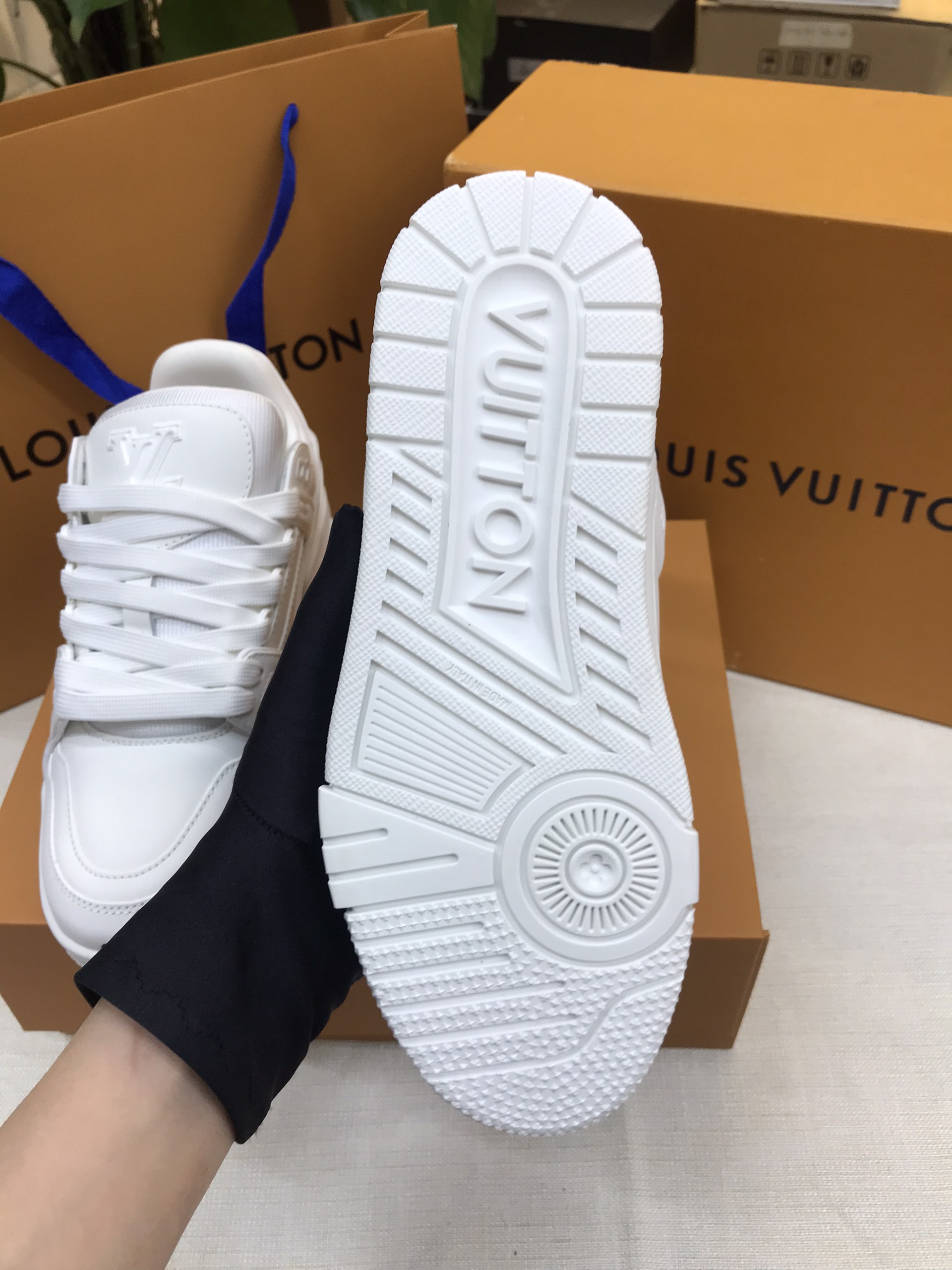 Giày LV Trainer Sneaker VIP Màu Trắng Size 37 1A9G55