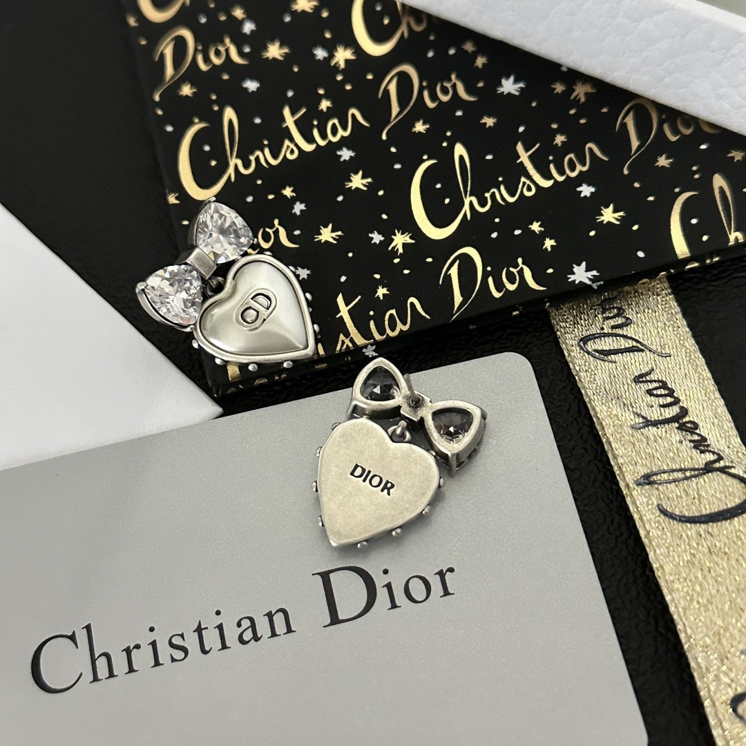 Bông Tai Dior SIêu Cấp Màu Bạc Trái Tim