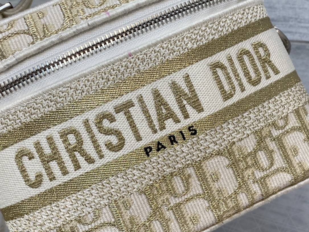 Túi Xách Dior Siêu Cấp Vanity Case Thêu Logo Màu Trắng Size:25*19.5*14cm