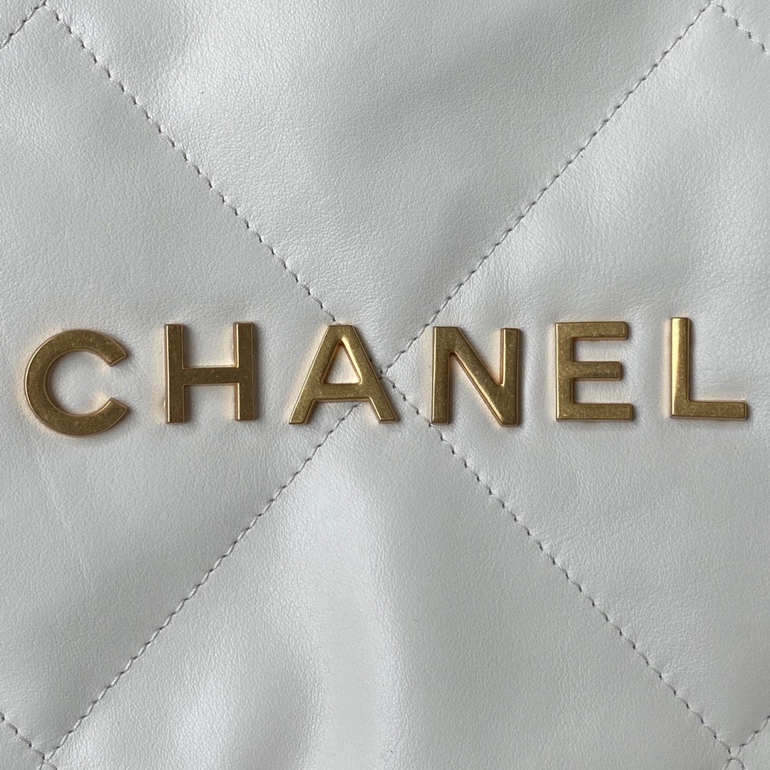 Túi Xách Chanel 22 Khóa Vàng Siêu Cấp Da Trắng Size 37cm AS3260