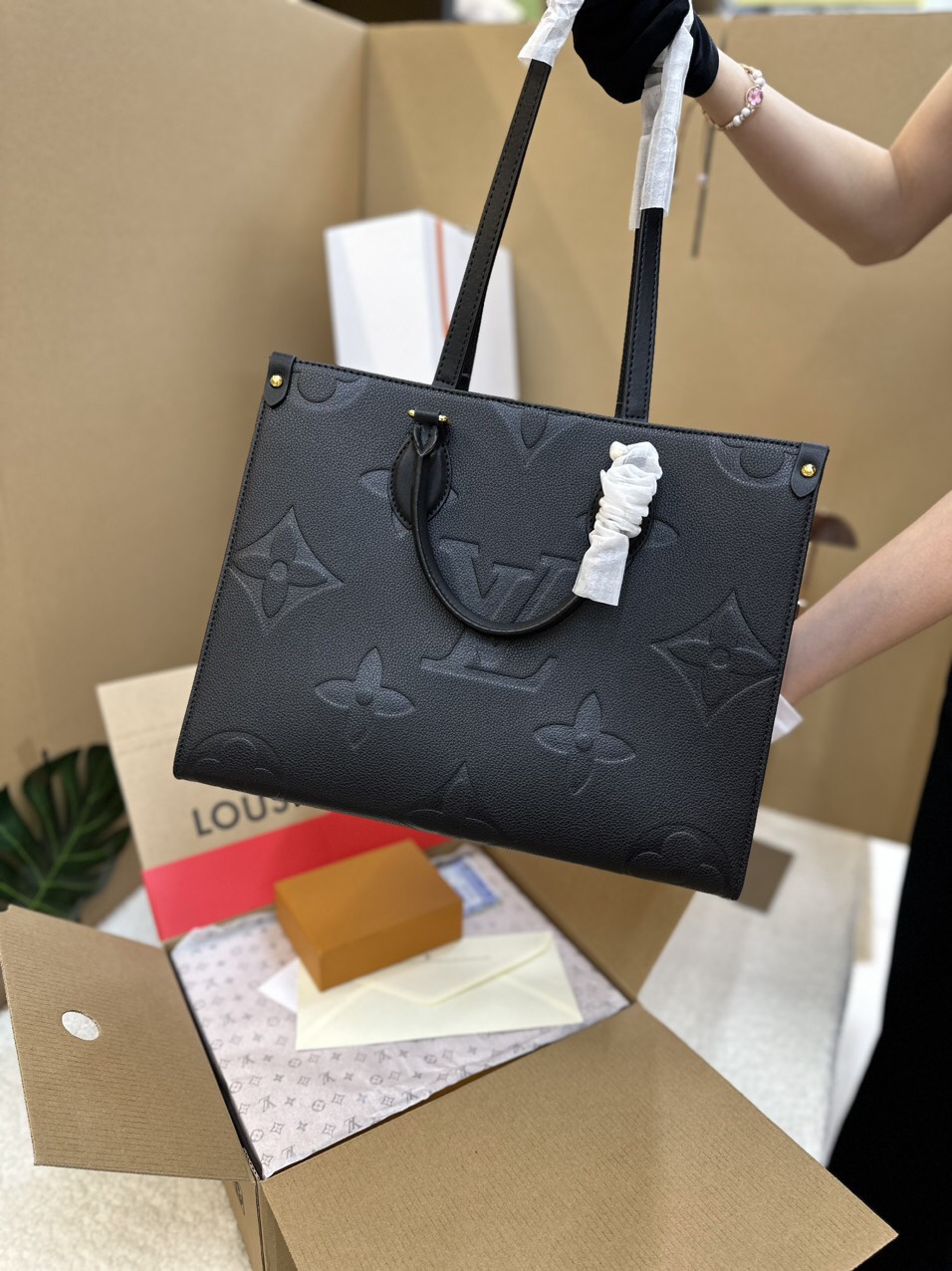 Túi Xách LV OnTheGo GM Super Màu Đen Size 35cm M44925
