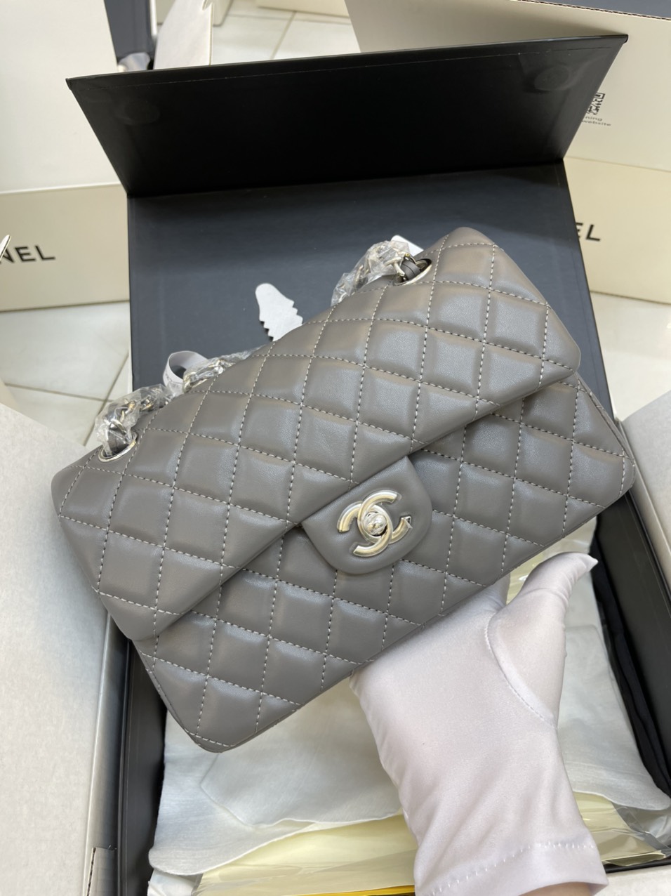 Túi xách Chanel Super Classic Medium Khóa Bạc Màu Xám Size 20cm