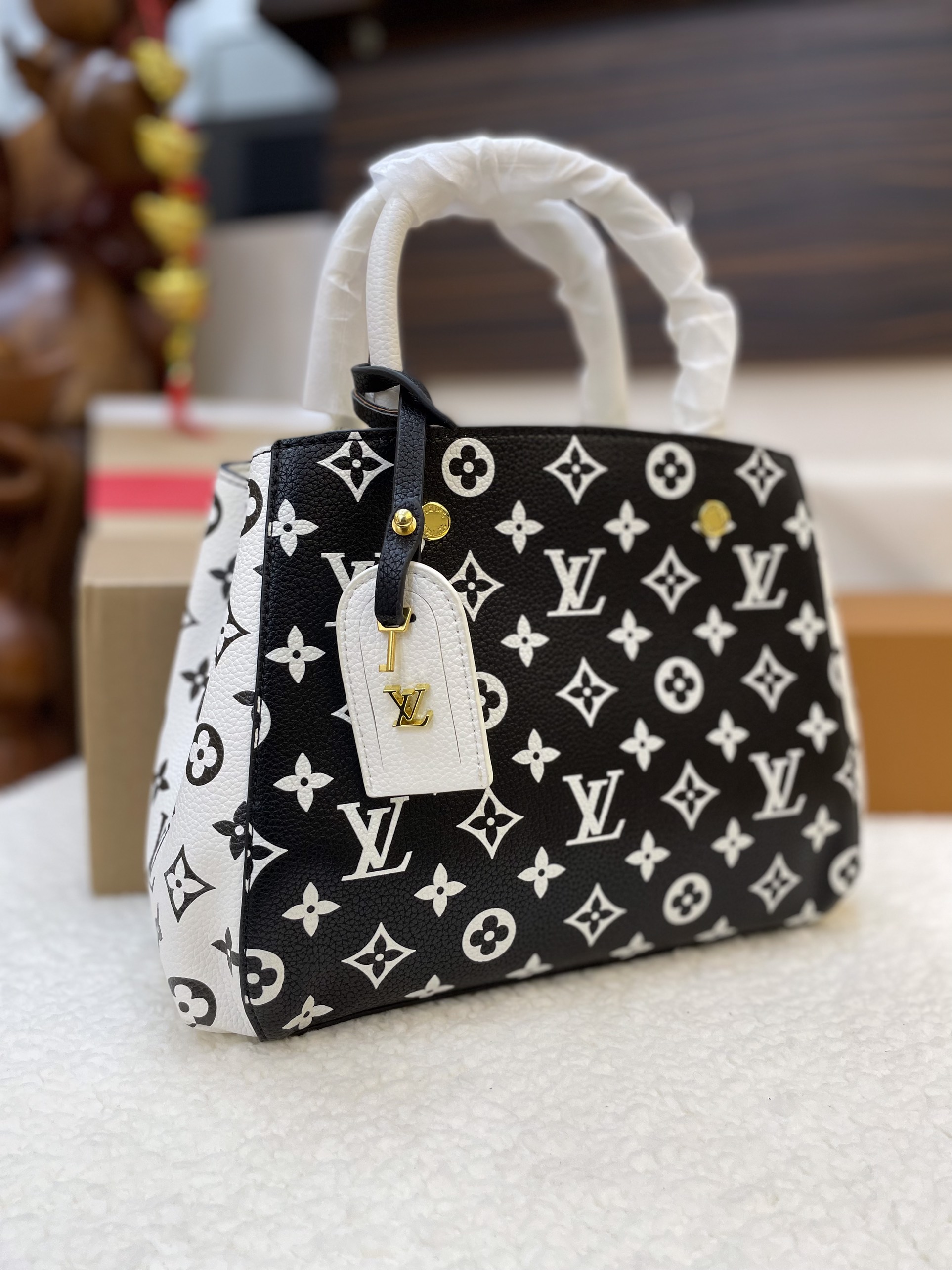 Túi Xách LV Super Louis Vuitton OnTheGo Bag Màu Đen