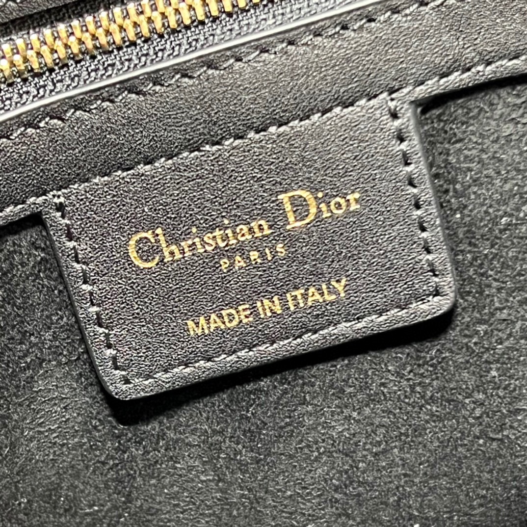 Túi Xách Dior Lady Siêu Cấp 95.22 Màu Đen Khóa Vàng Size 31×31×11cm