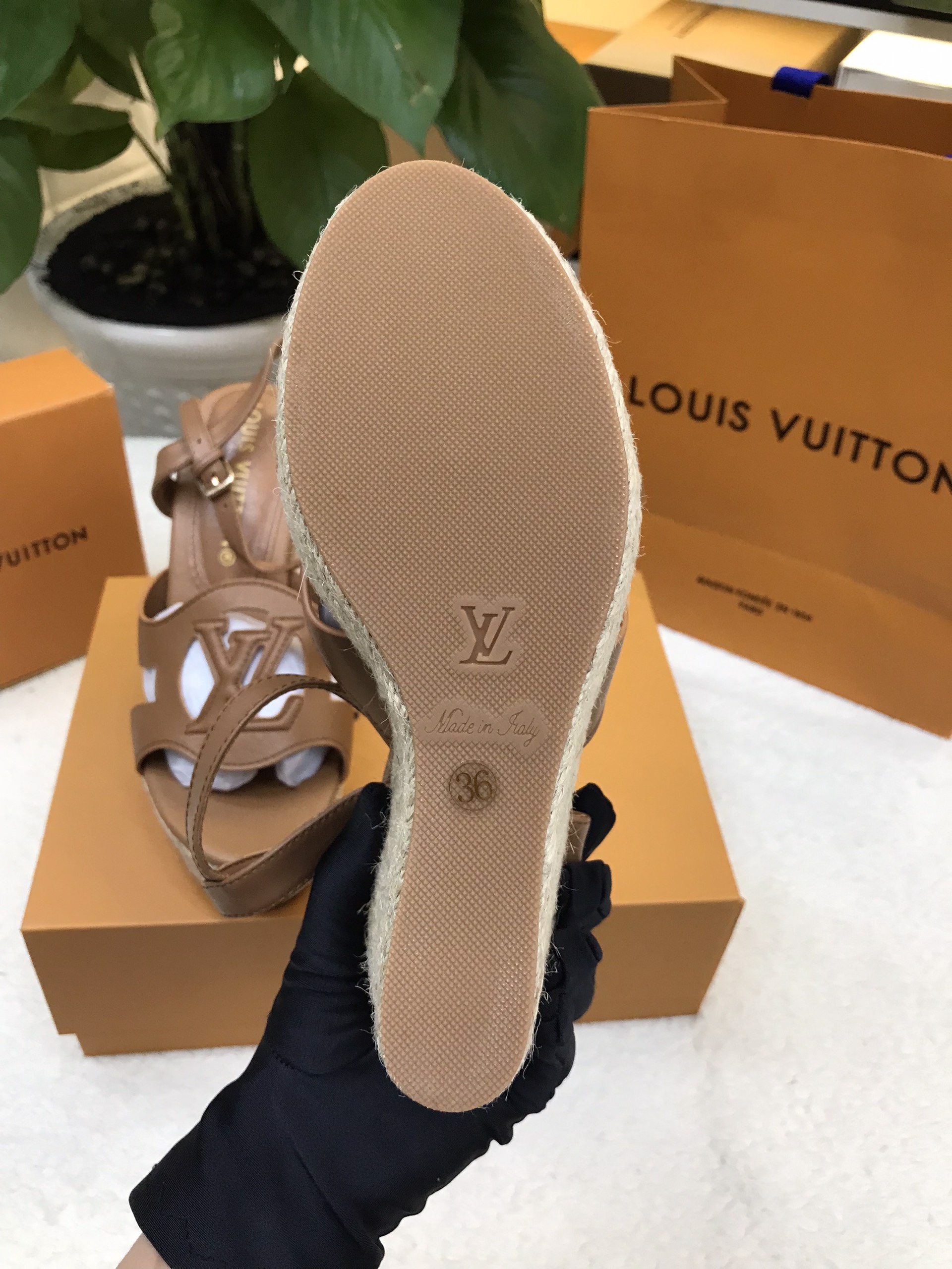 Giày LV Isola Wedge Sandal Siêu Cấp Size 36 1ACI7R