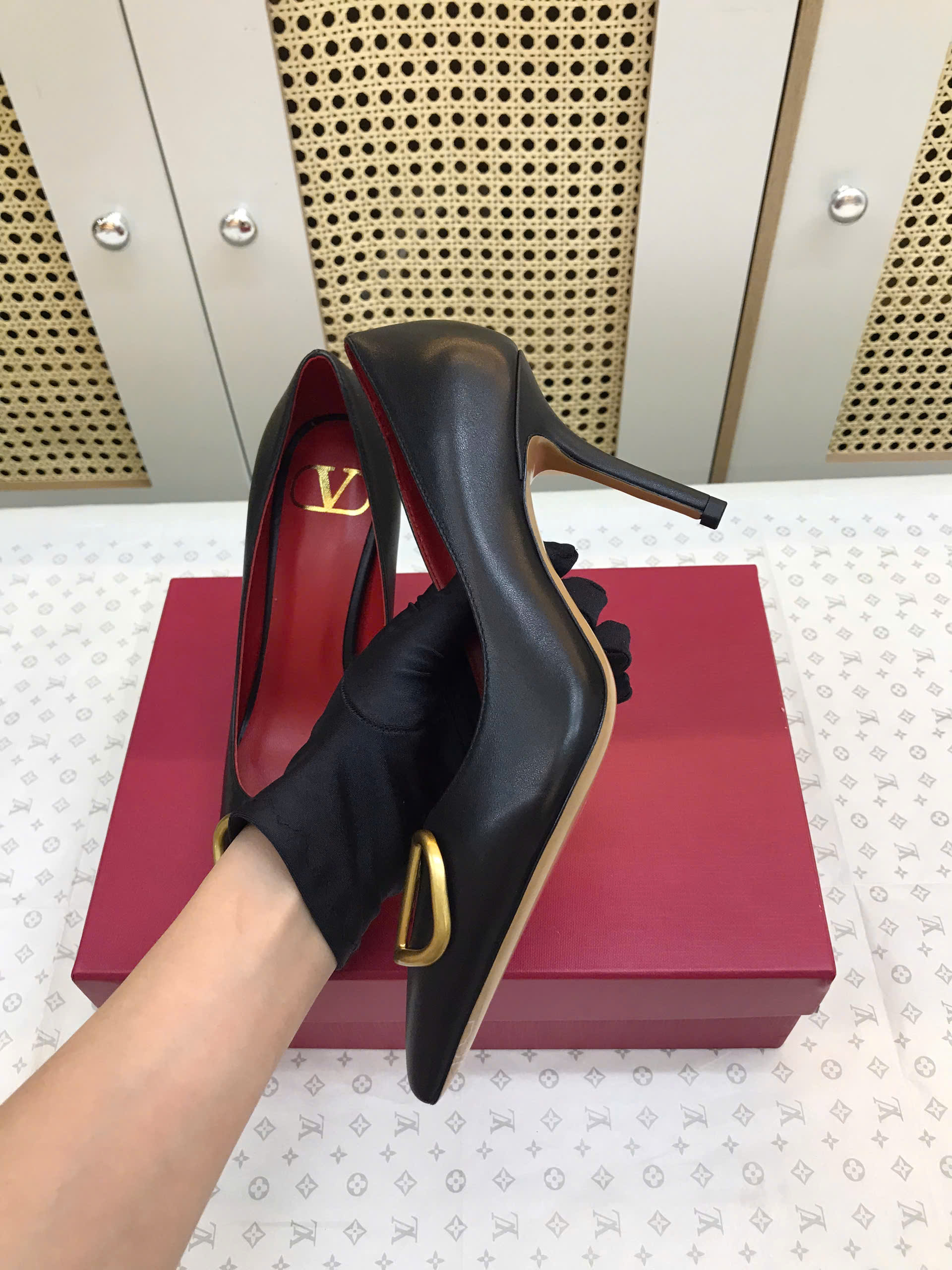 Giày Cao Gót Valentino VLogo Calfskin Pumps Black Siêu Cấp Heels 8cm Size 36