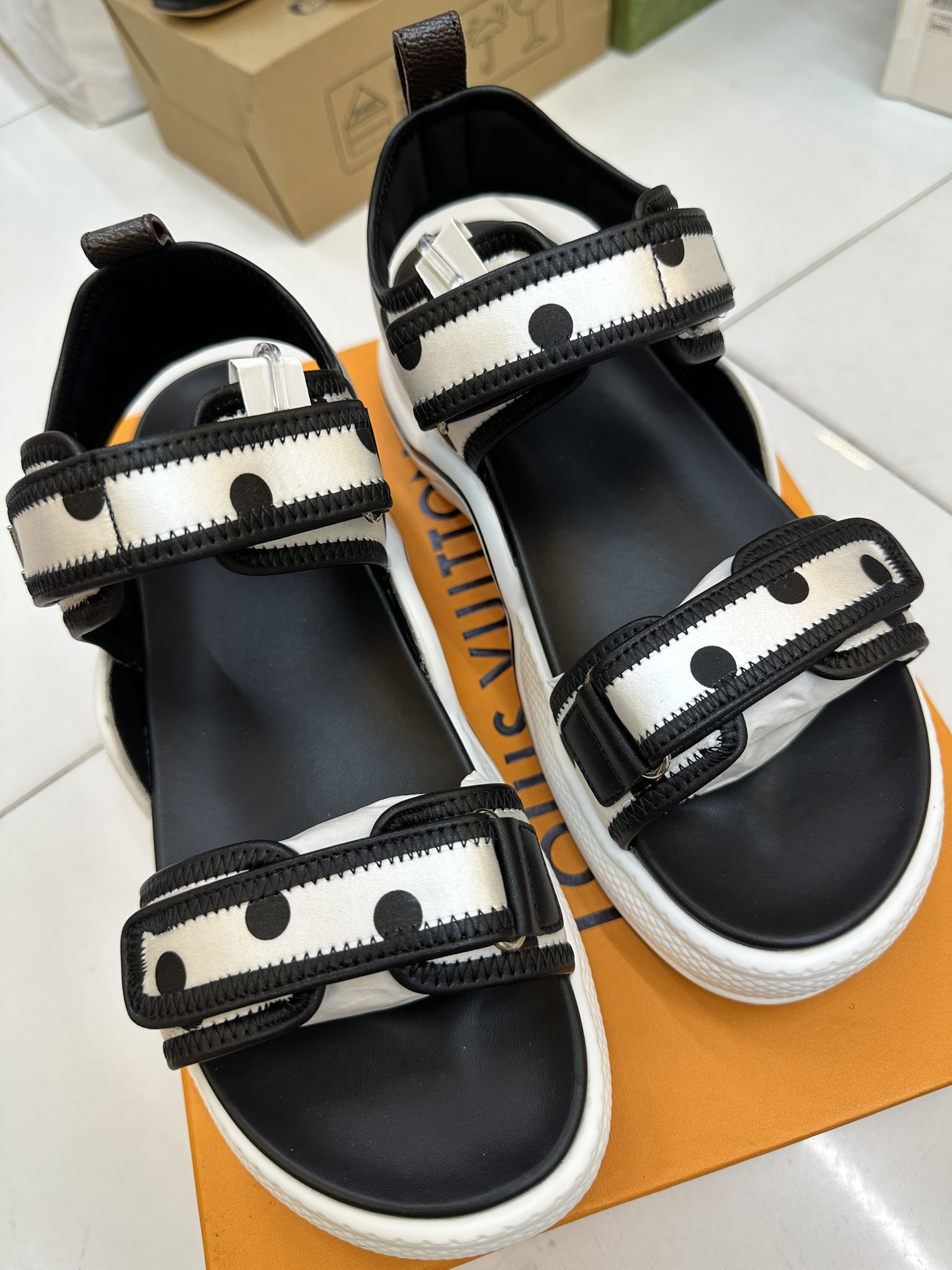 Giày Lv Archlight Flat Sandals %&&&%Black White%&&&% Siêu Cấp Size 39