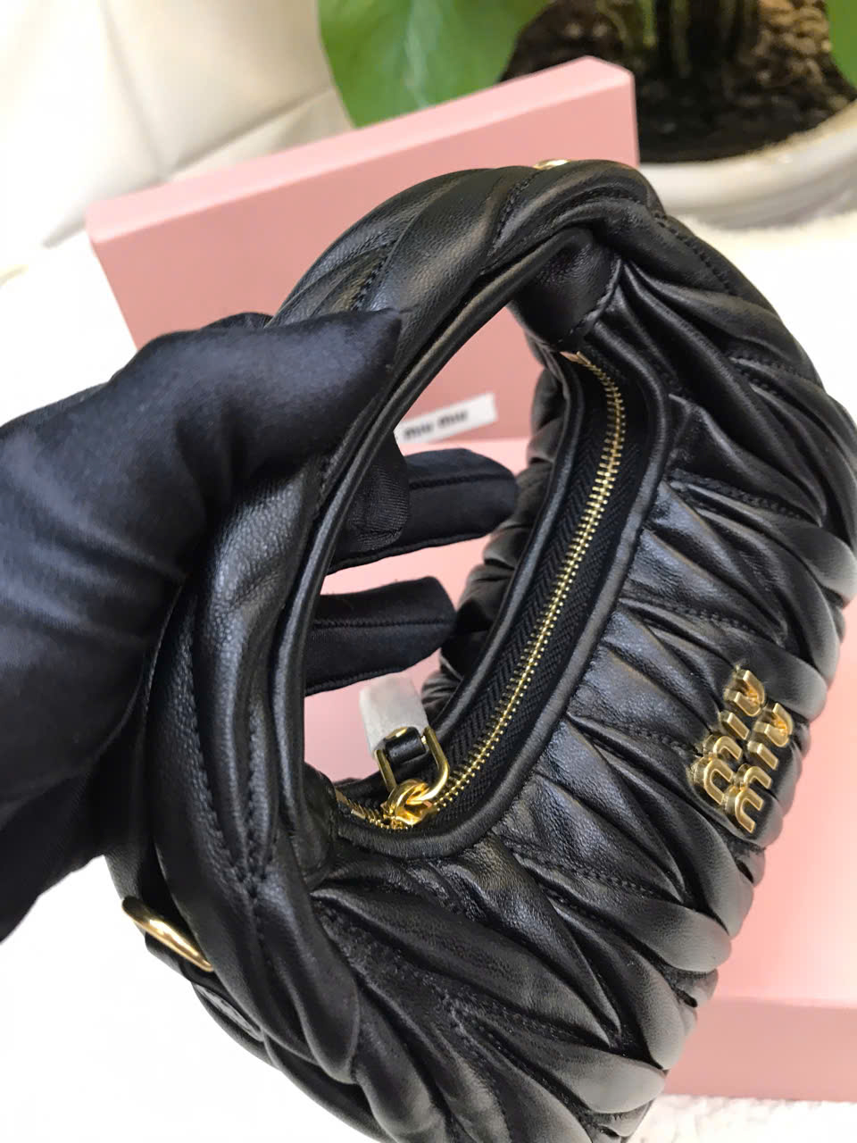 Túi MiuMiu Wander Matelassé Nappa Leather Hobo Bag Vip Màu Đen