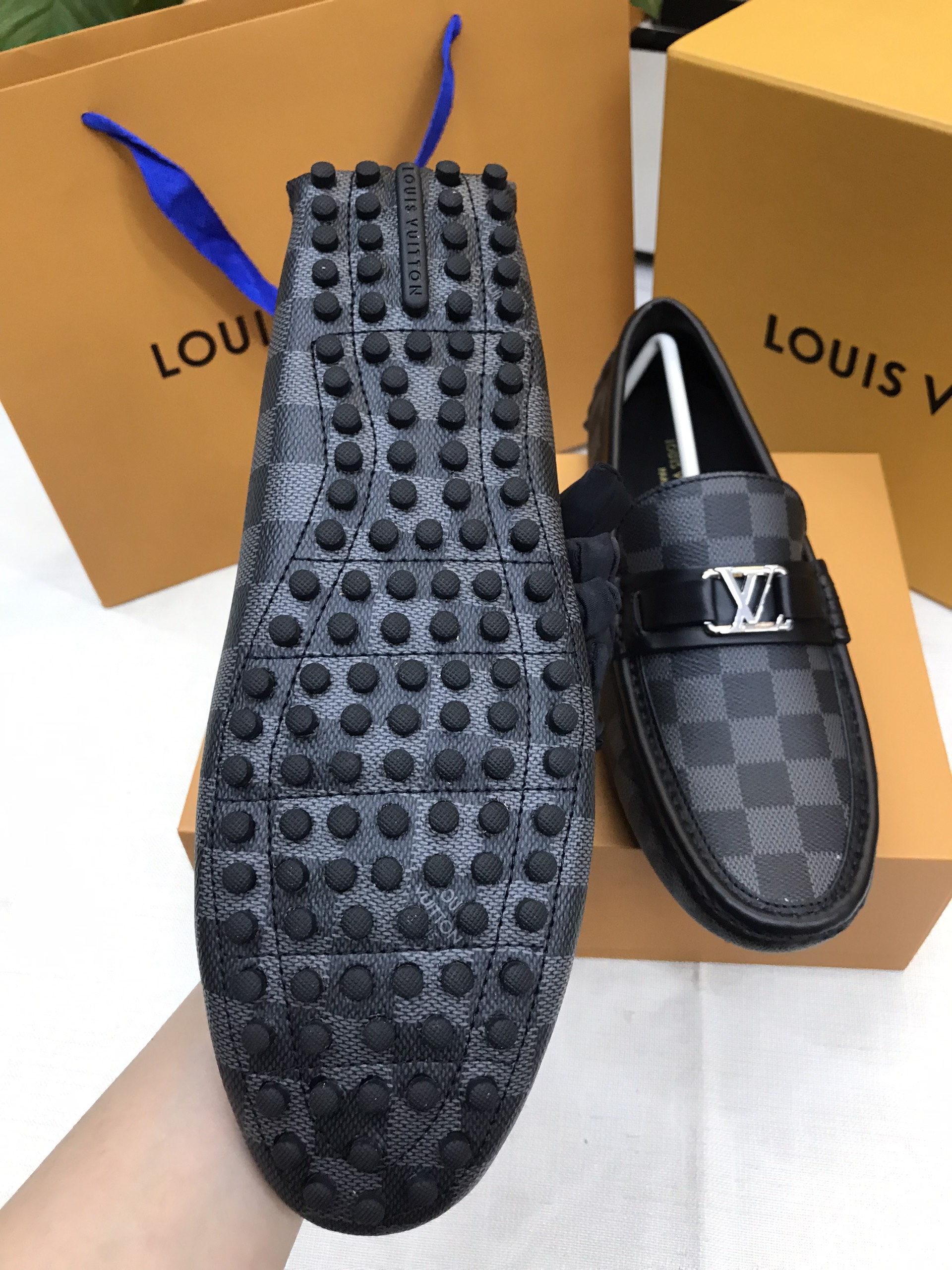 Giày LV Hockenheim Moccasin Siêu Cấp Màu Đen Size 42 1A4OIF