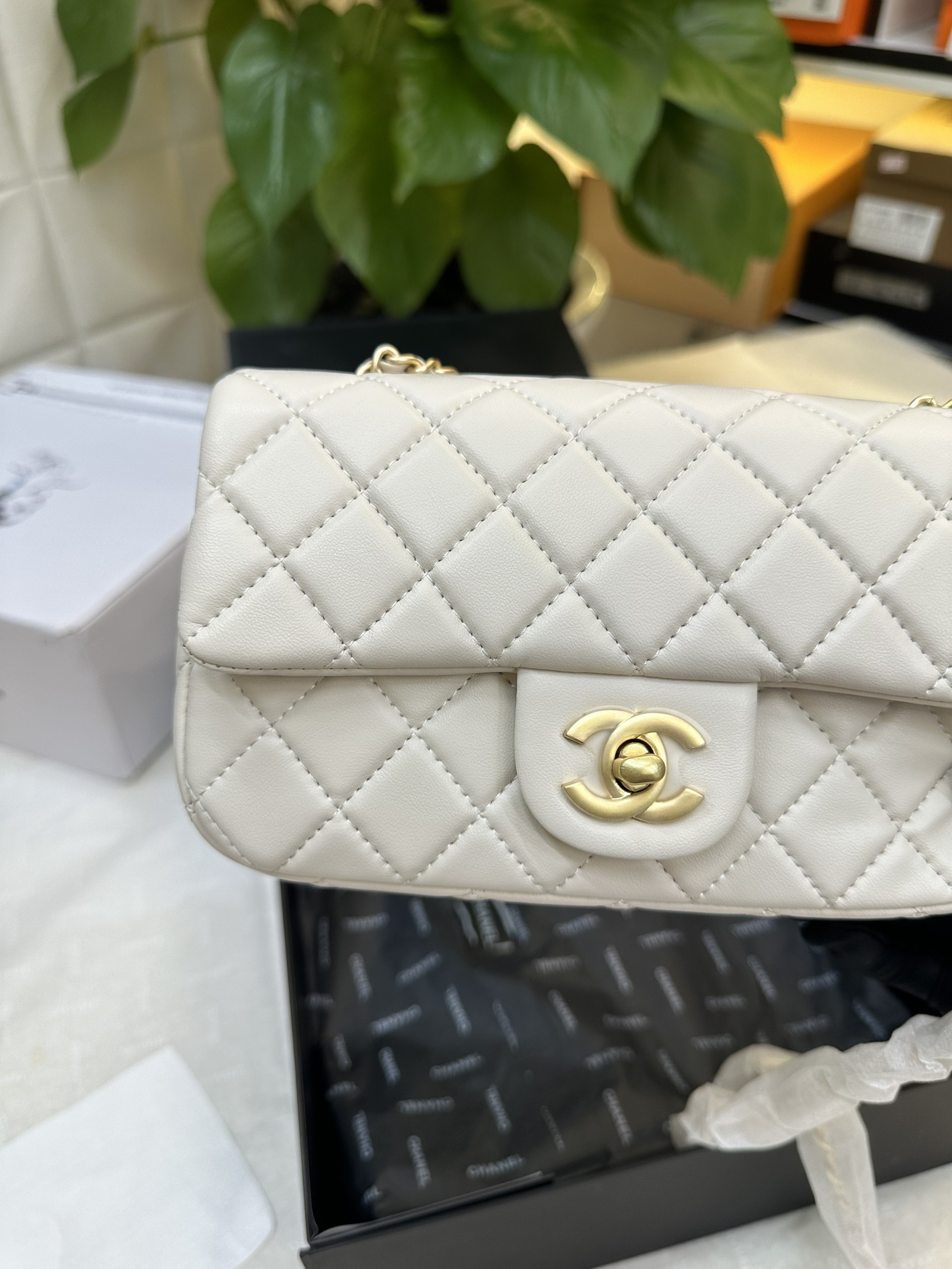 Túi Chanel Lambskin Quilted Mini CC Pearl Crush Super Màu Trắng Size 20cm